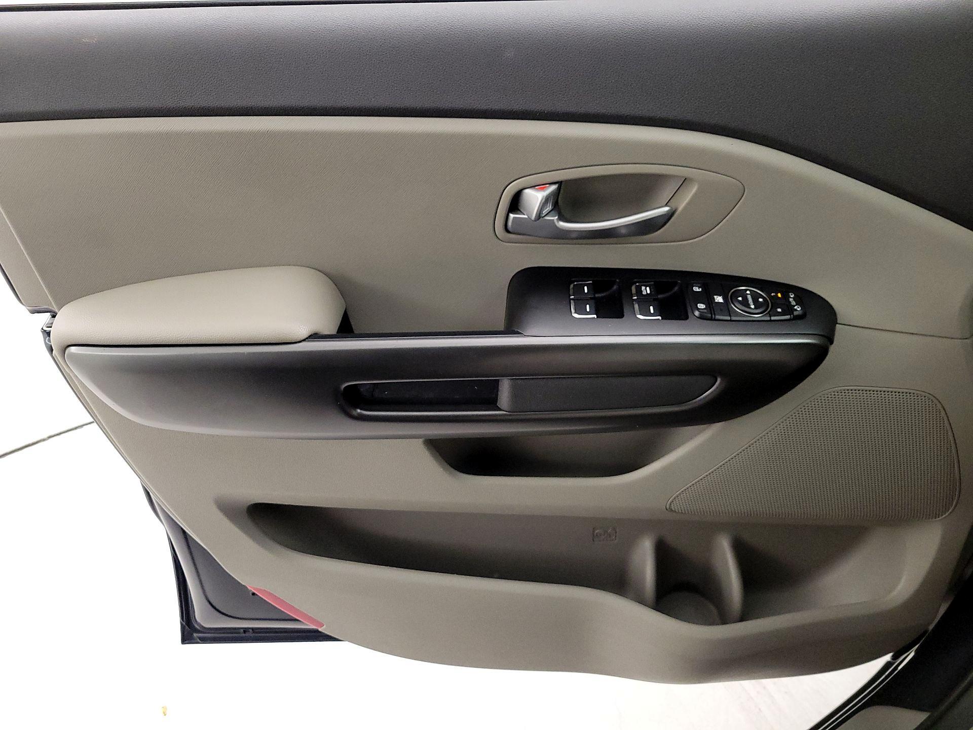 Thumbnail: 2017 Kia Sedona - 12