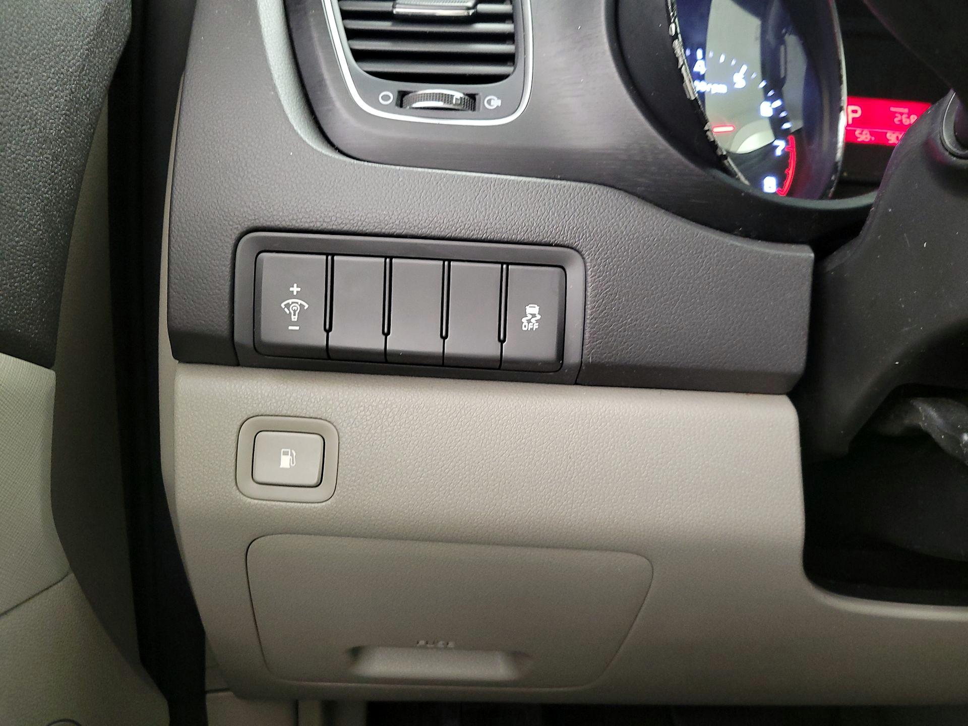 Thumbnail: 2017 Kia Sedona - 13