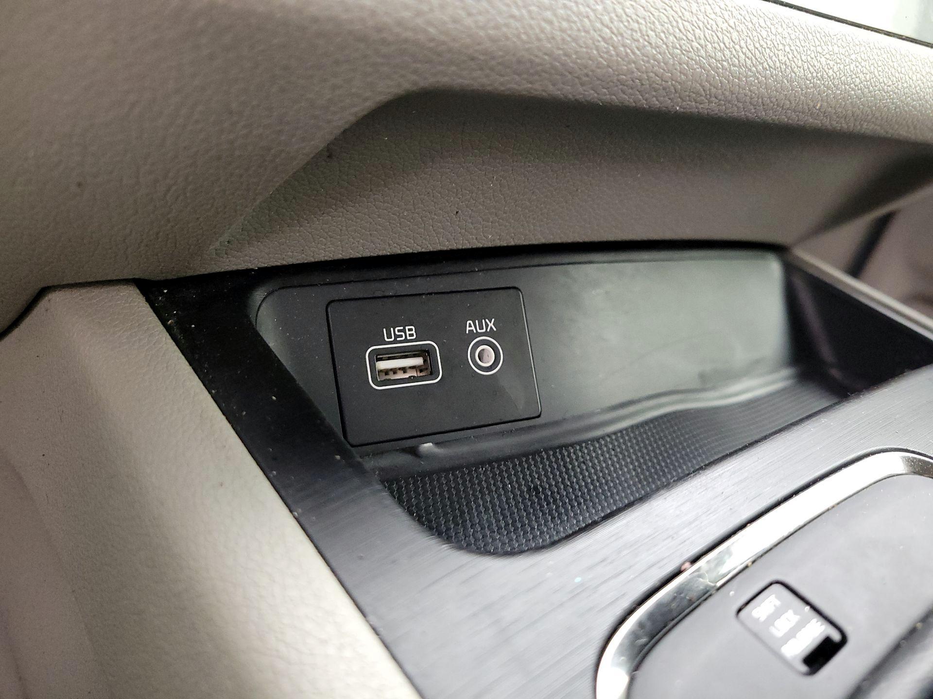 Thumbnail: 2017 Kia Sedona - 18