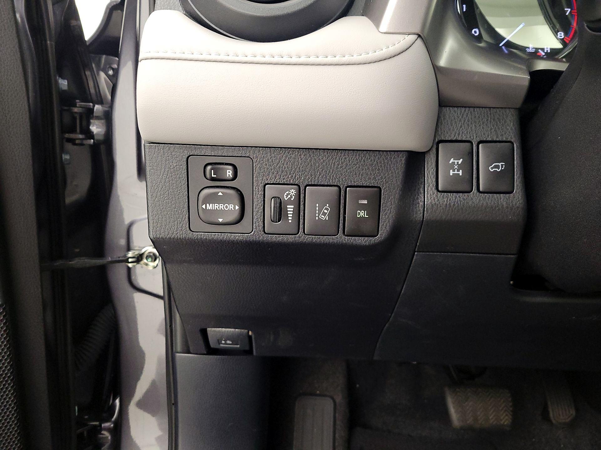 Thumbnail: 2018 Toyota RAV4 - 13