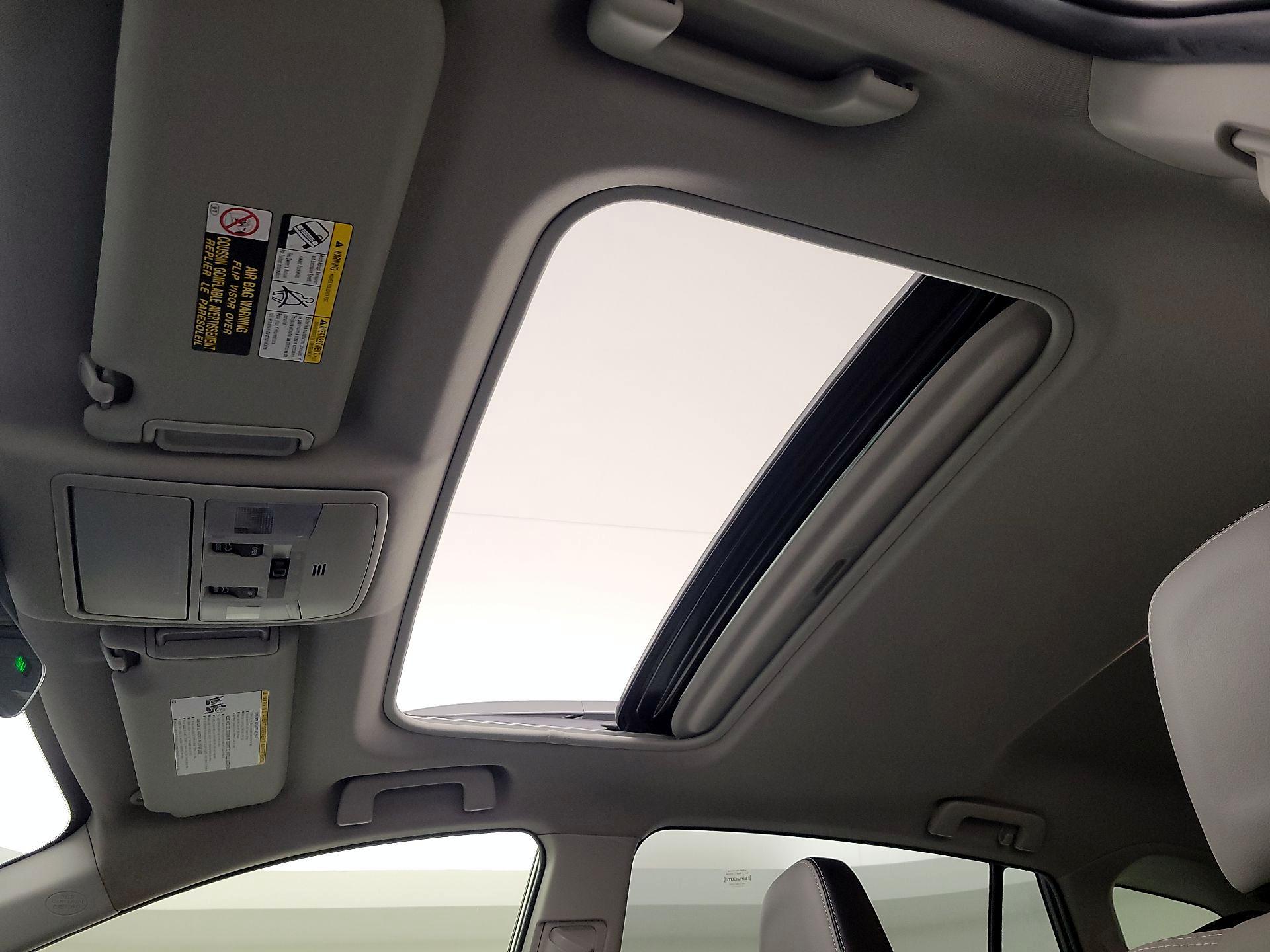 Thumbnail: 2018 Toyota RAV4 - 20