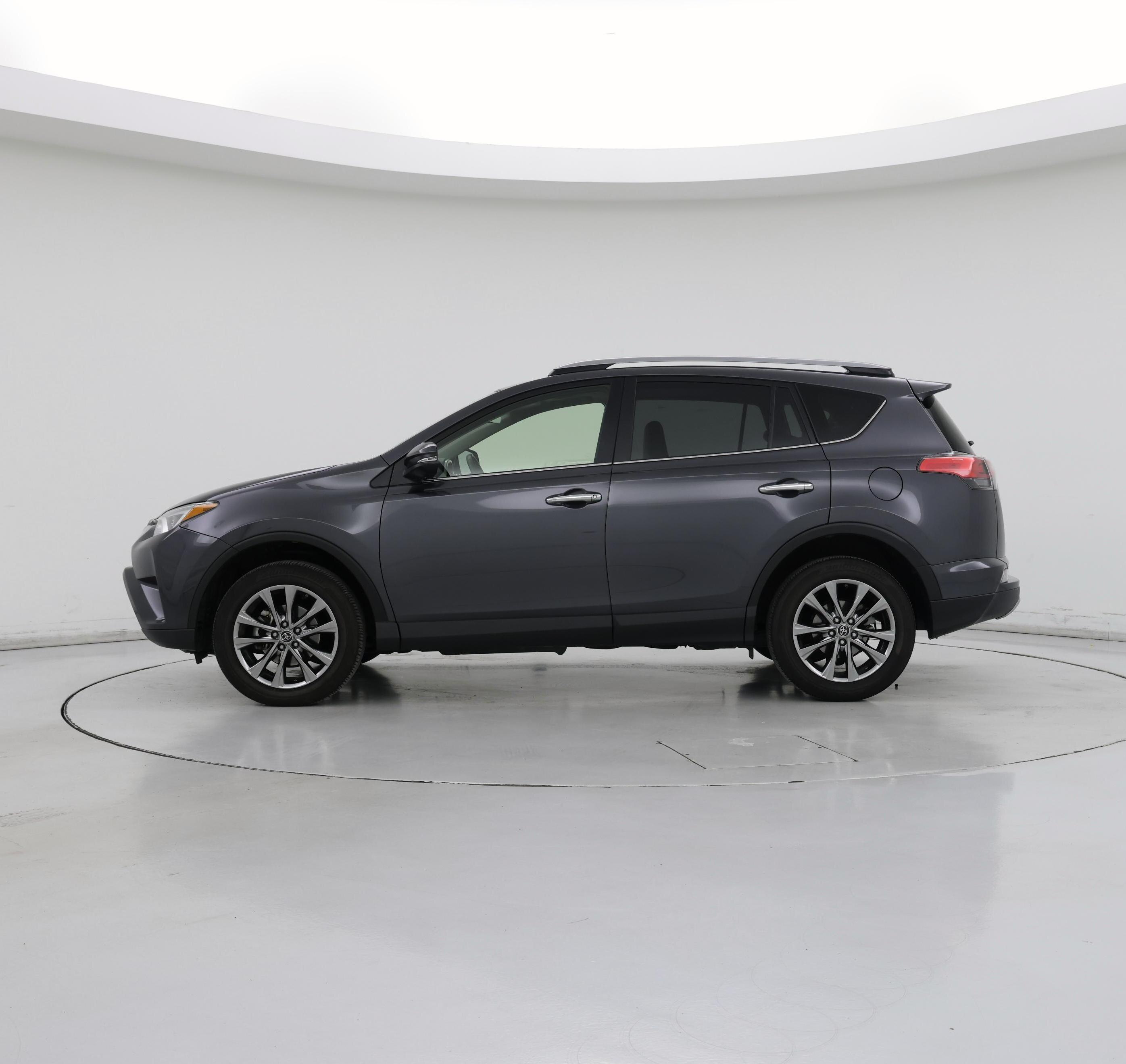 Thumbnail: 2018 Toyota RAV4 - 3