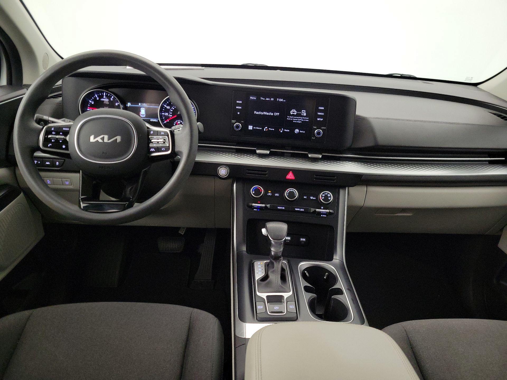 Thumbnail: 2023 Kia Carnival - 9