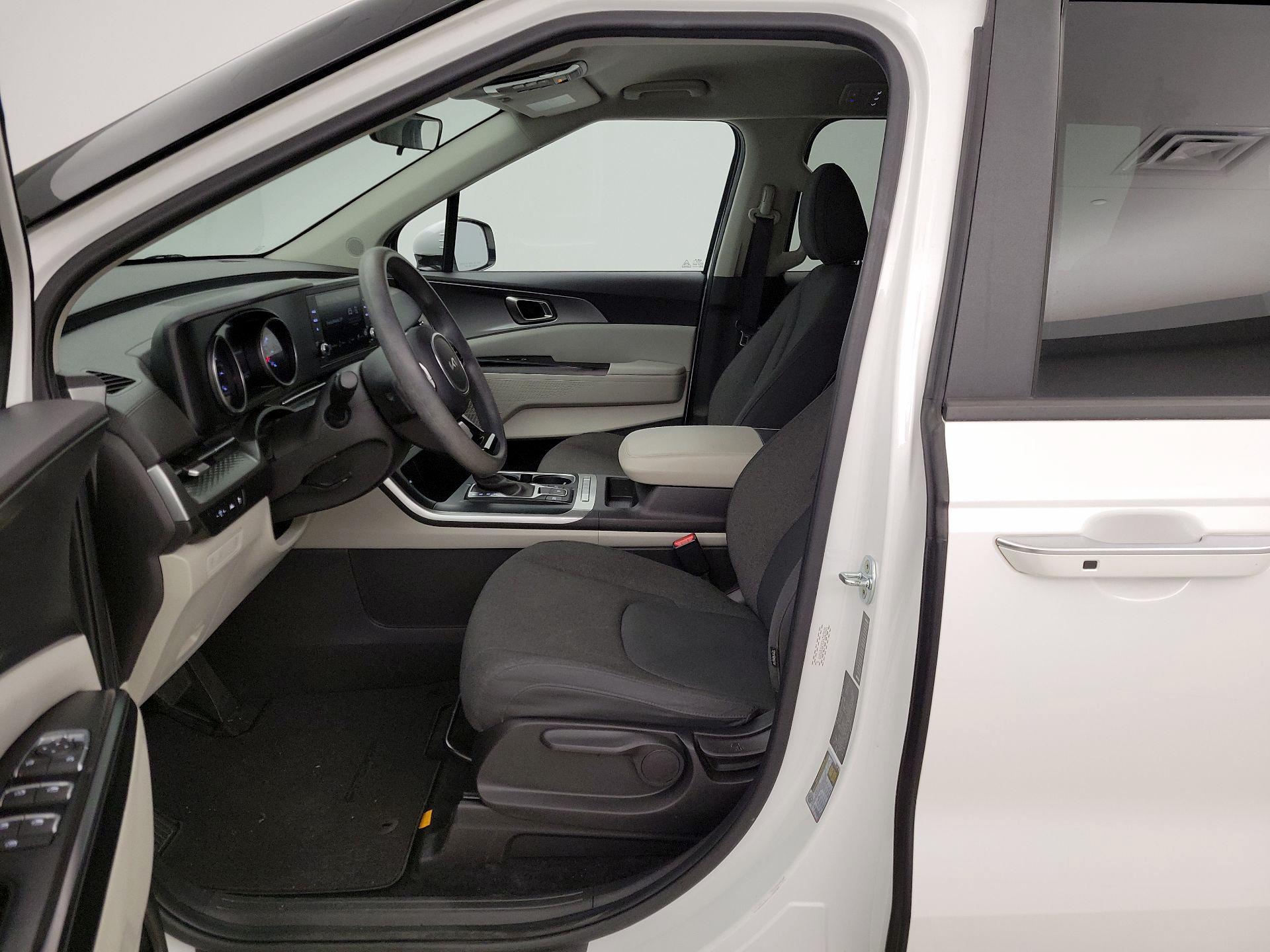 Thumbnail: 2023 Kia Carnival - 11