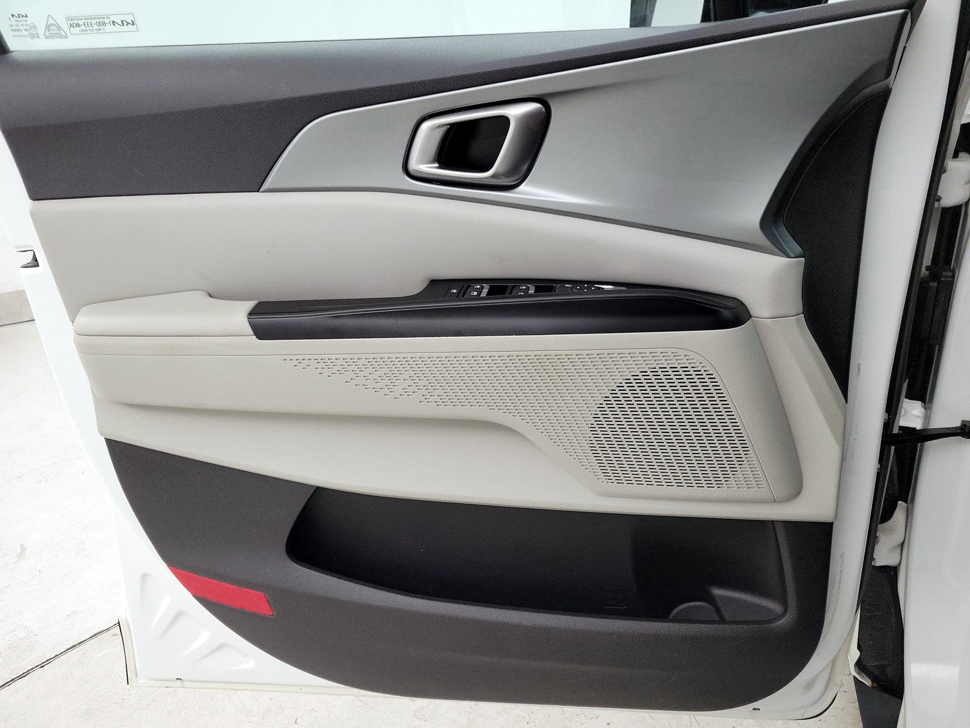 Thumbnail: 2023 Kia Carnival - 12