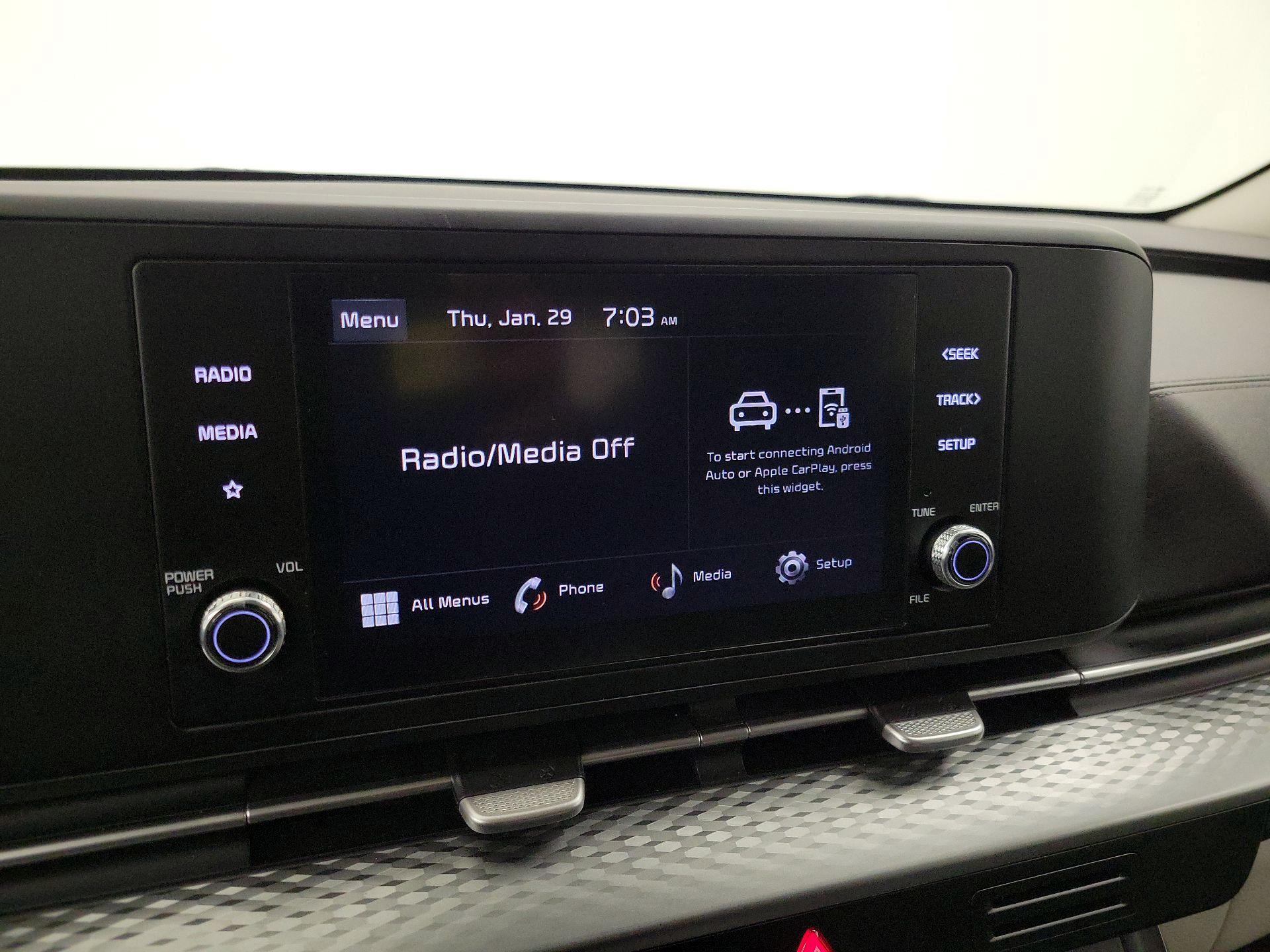 Thumbnail: 2023 Kia Carnival - 15