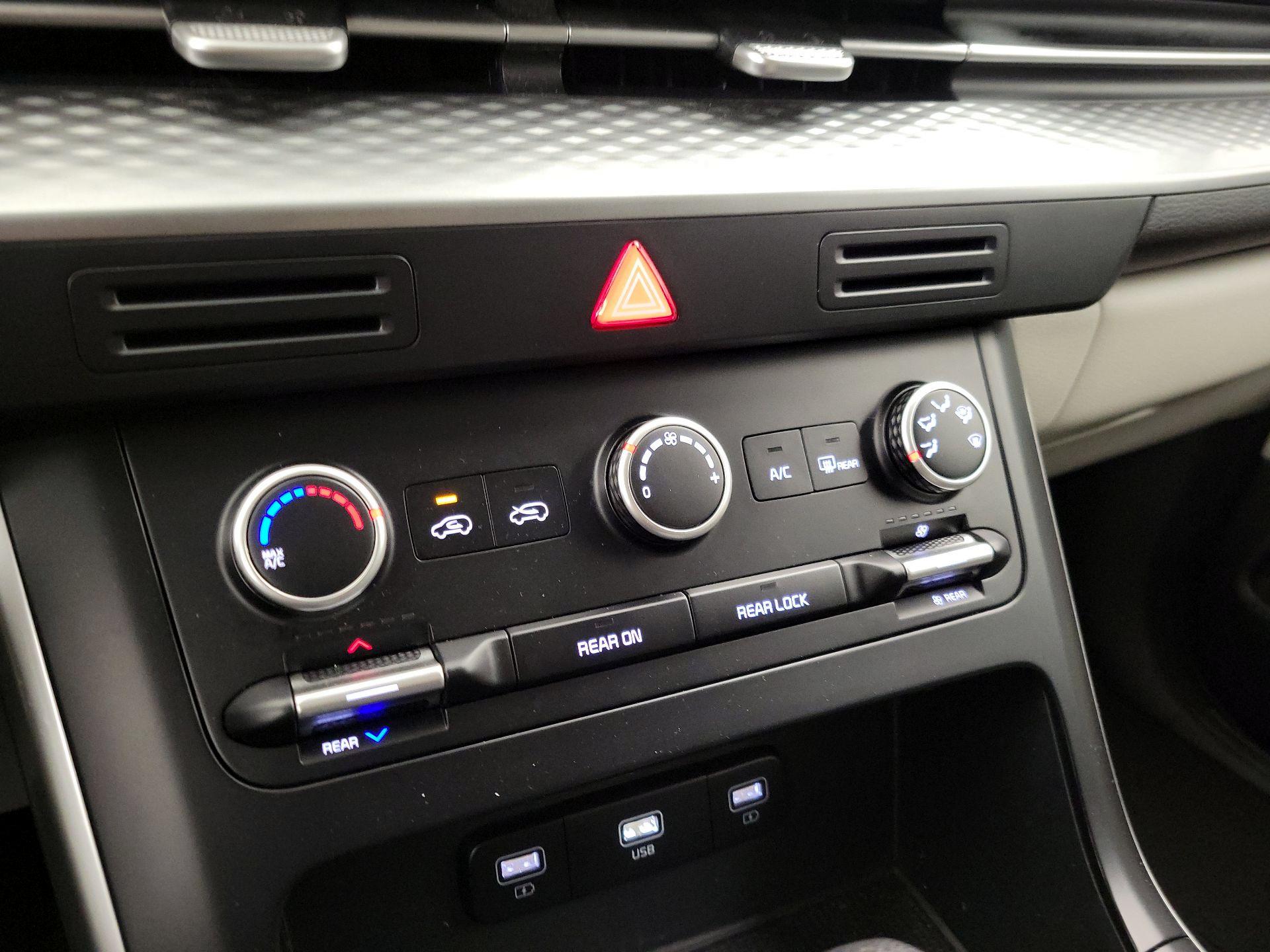 Thumbnail: 2023 Kia Carnival - 16