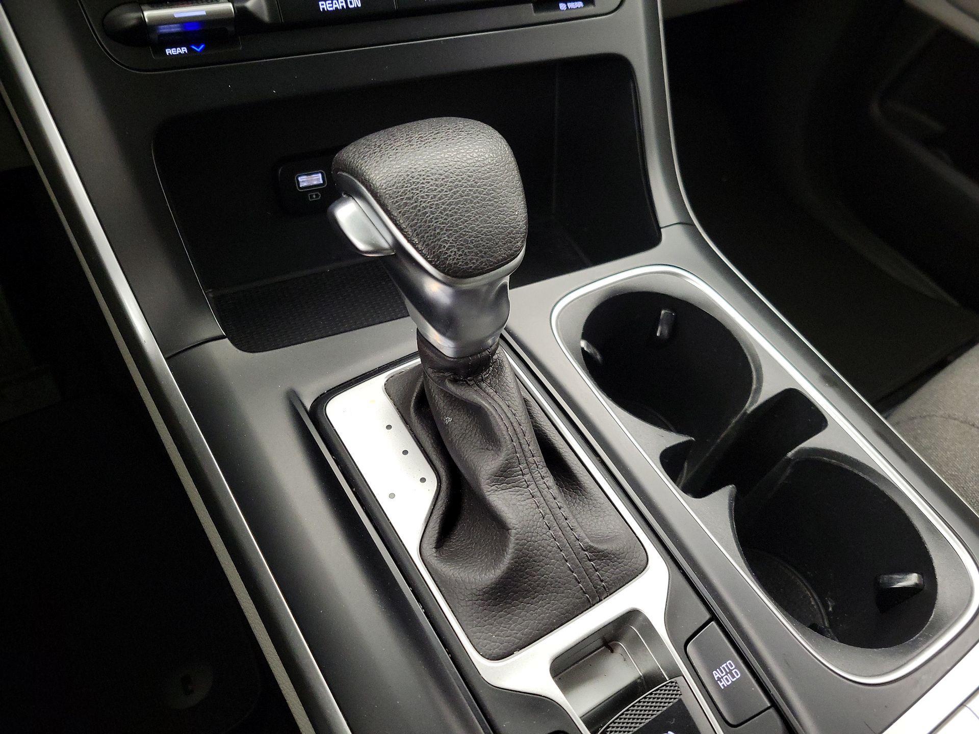 Thumbnail: 2023 Kia Carnival - 17