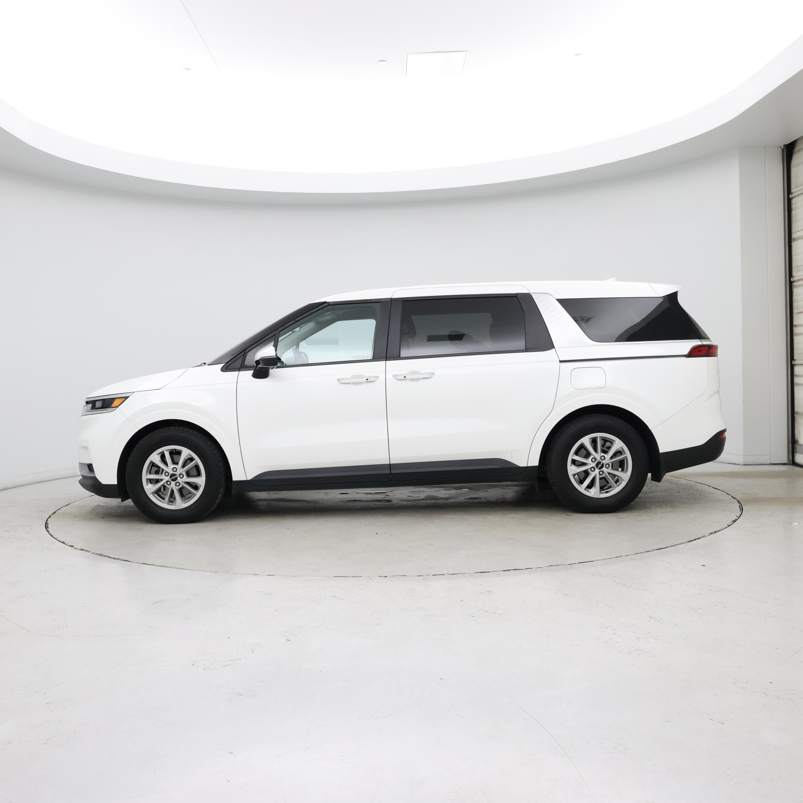 Thumbnail: 2023 Kia Carnival - 3