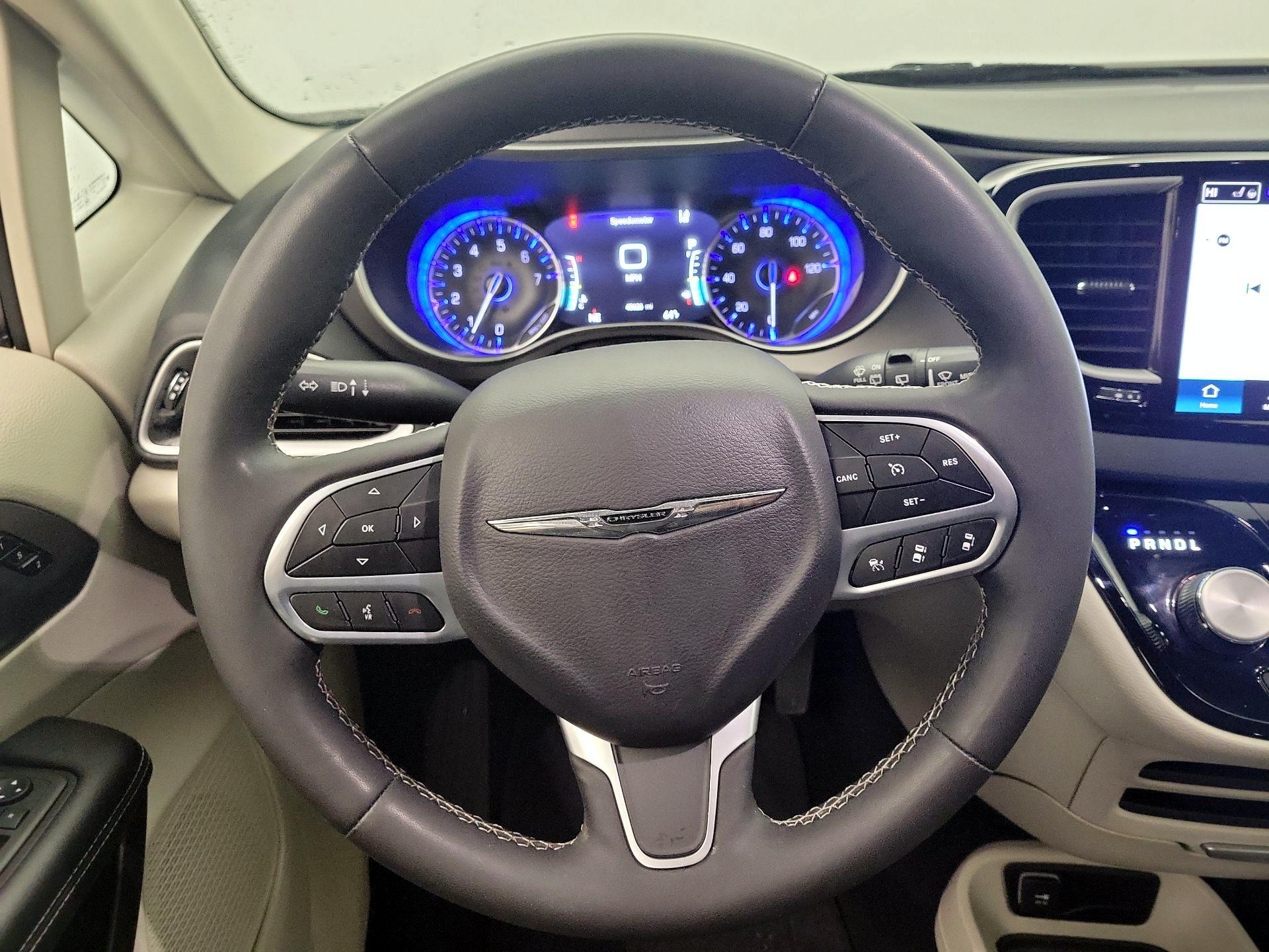 Thumbnail: 2023 Chrysler Pacifica - 10