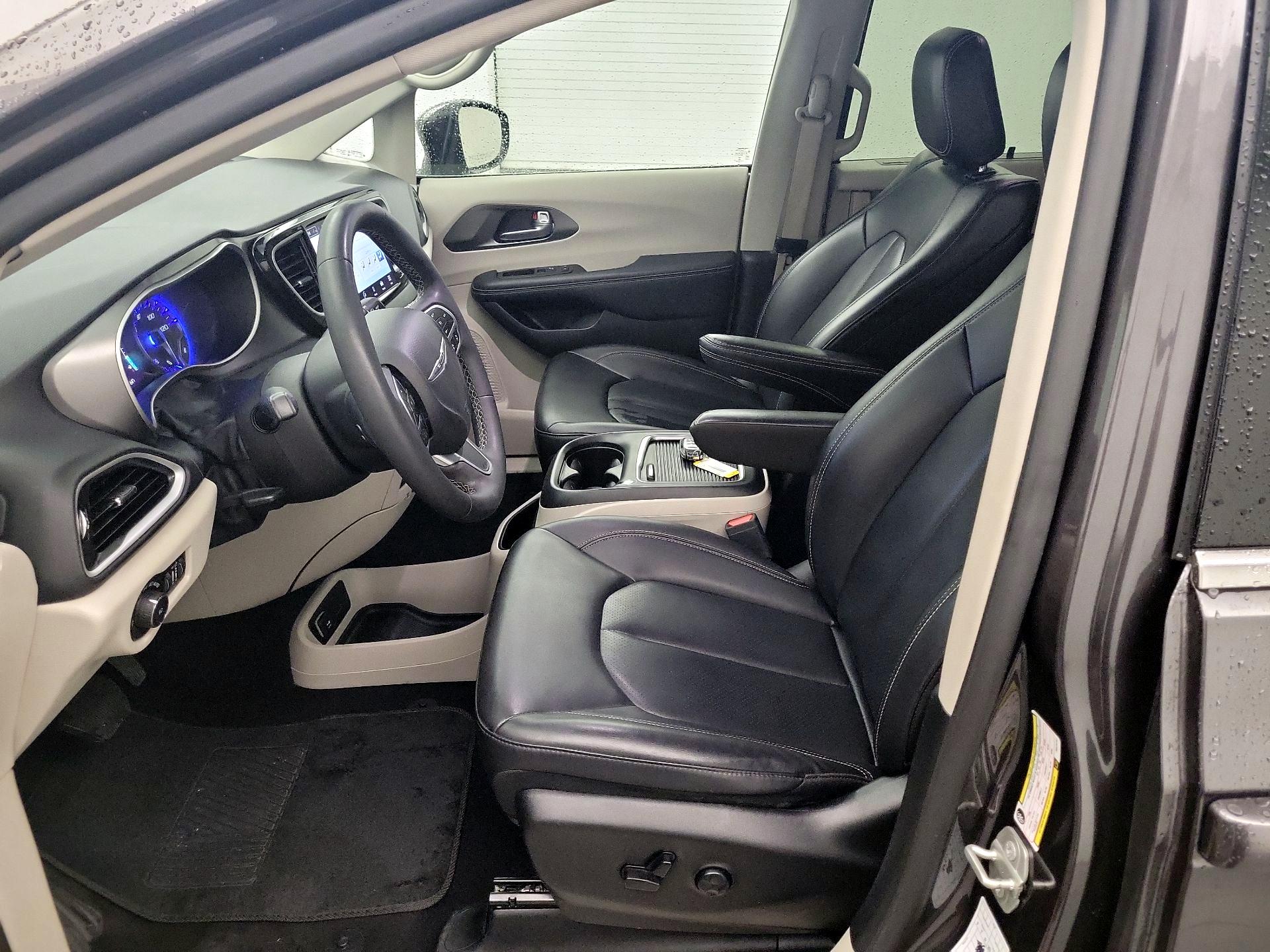 Thumbnail: 2023 Chrysler Pacifica - 11