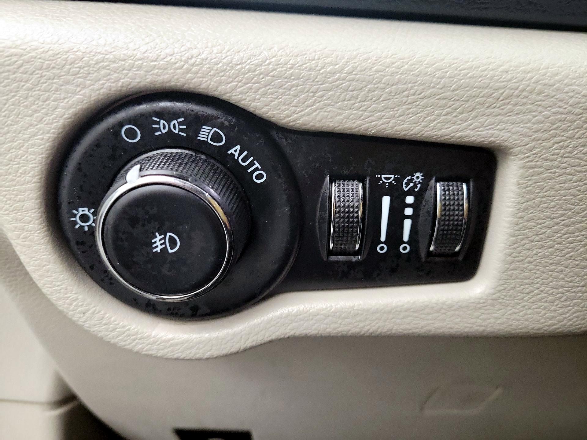 Thumbnail: 2023 Chrysler Pacifica - 13