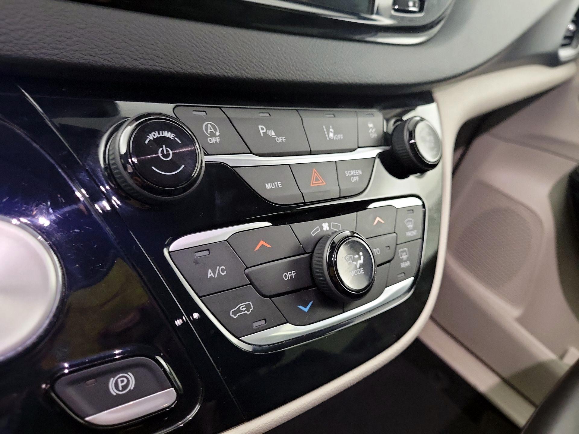 Thumbnail: 2023 Chrysler Pacifica - 16