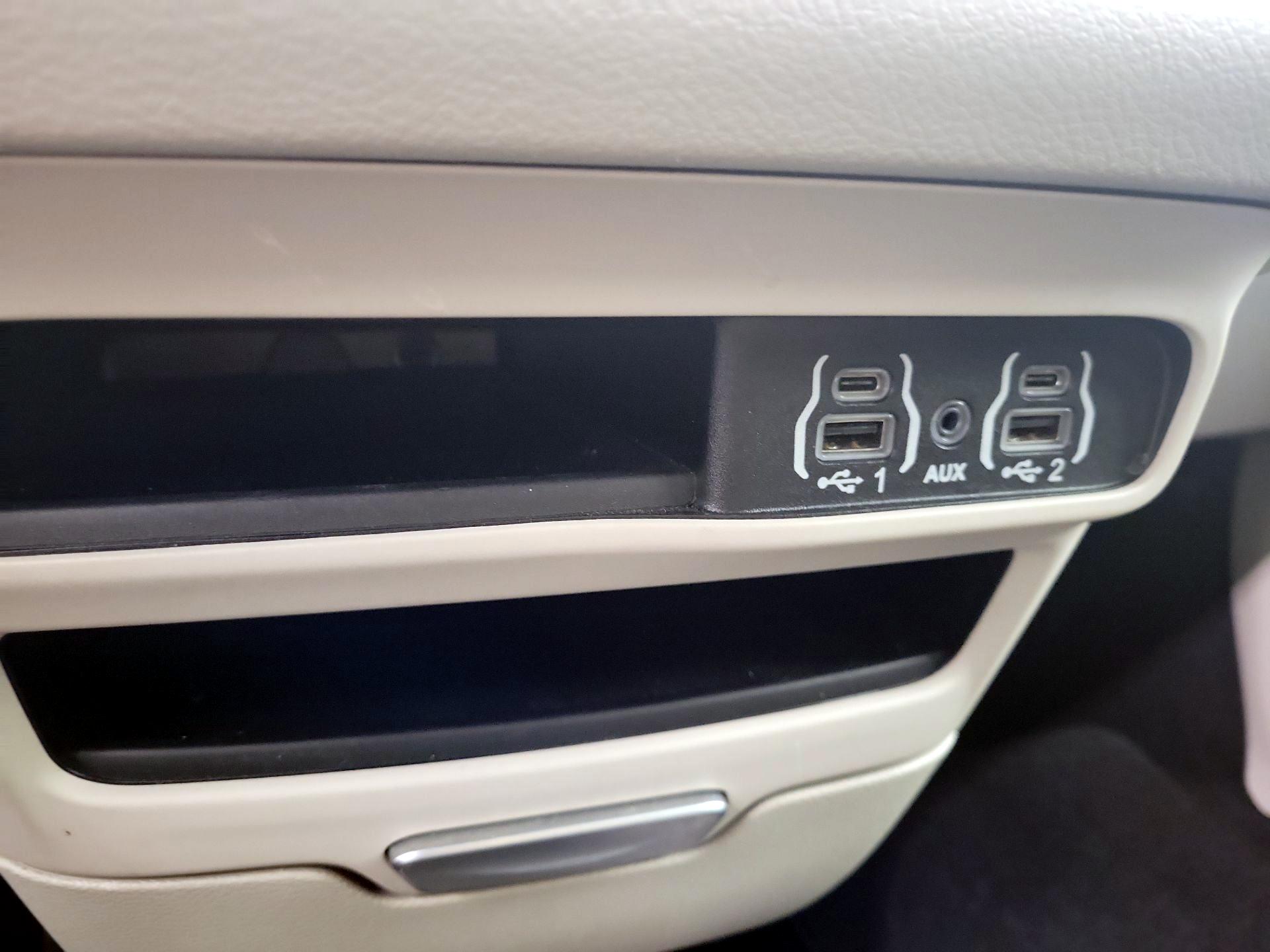 Thumbnail: 2023 Chrysler Pacifica - 18