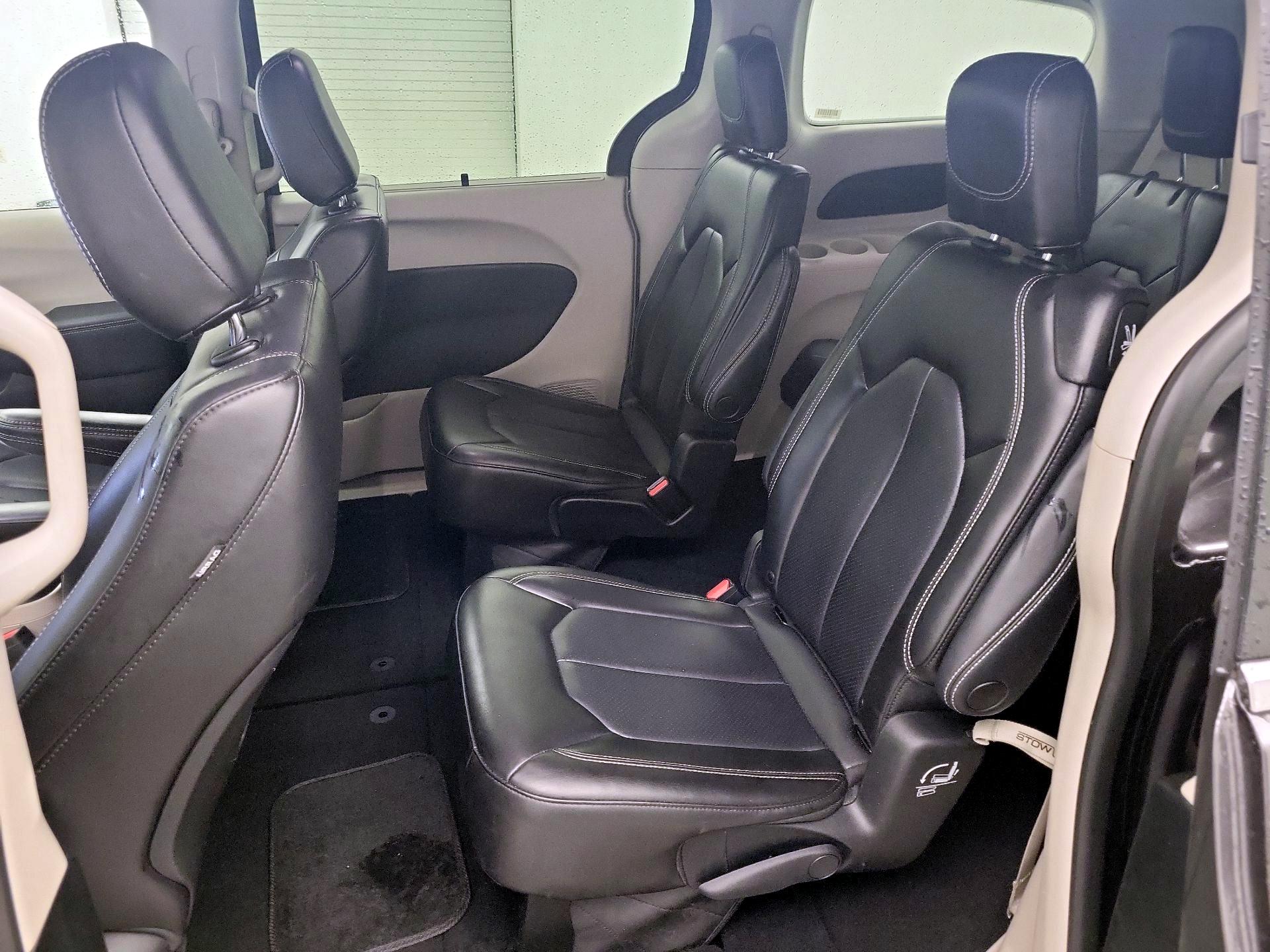 Thumbnail: 2023 Chrysler Pacifica - 19