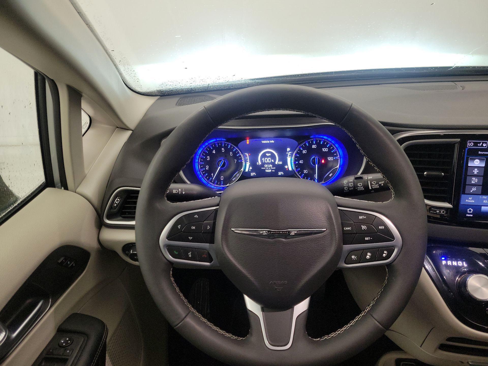 Thumbnail: 2024 Chrysler Pacifica - 10