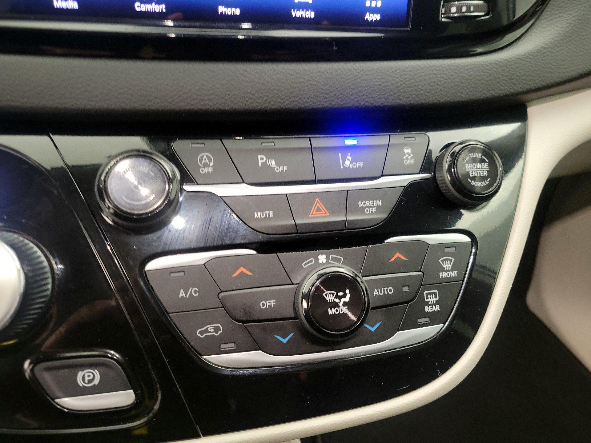 Thumbnail: 2024 Chrysler Pacifica - 16