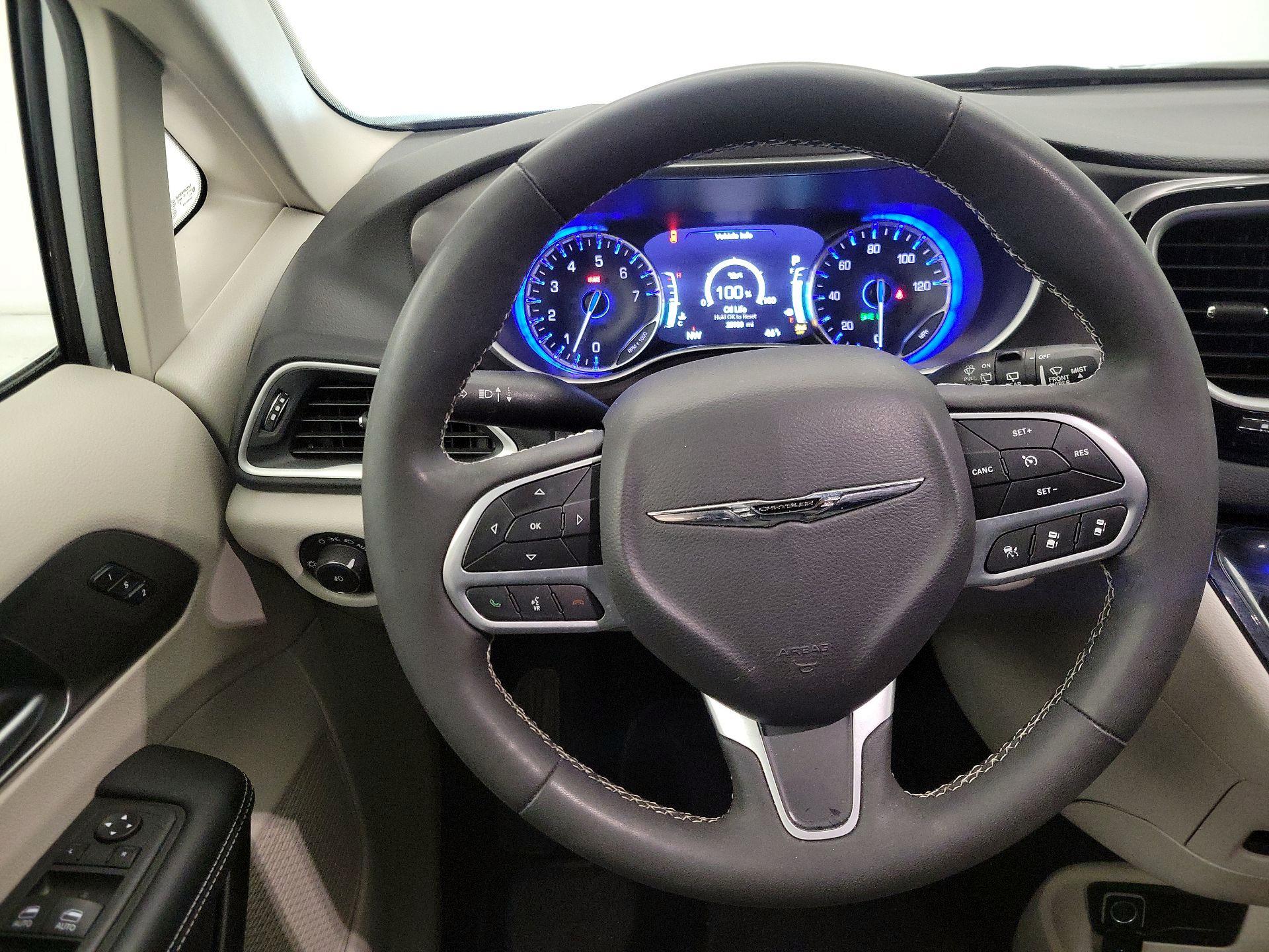 Thumbnail: 2024 Chrysler Pacifica - 10