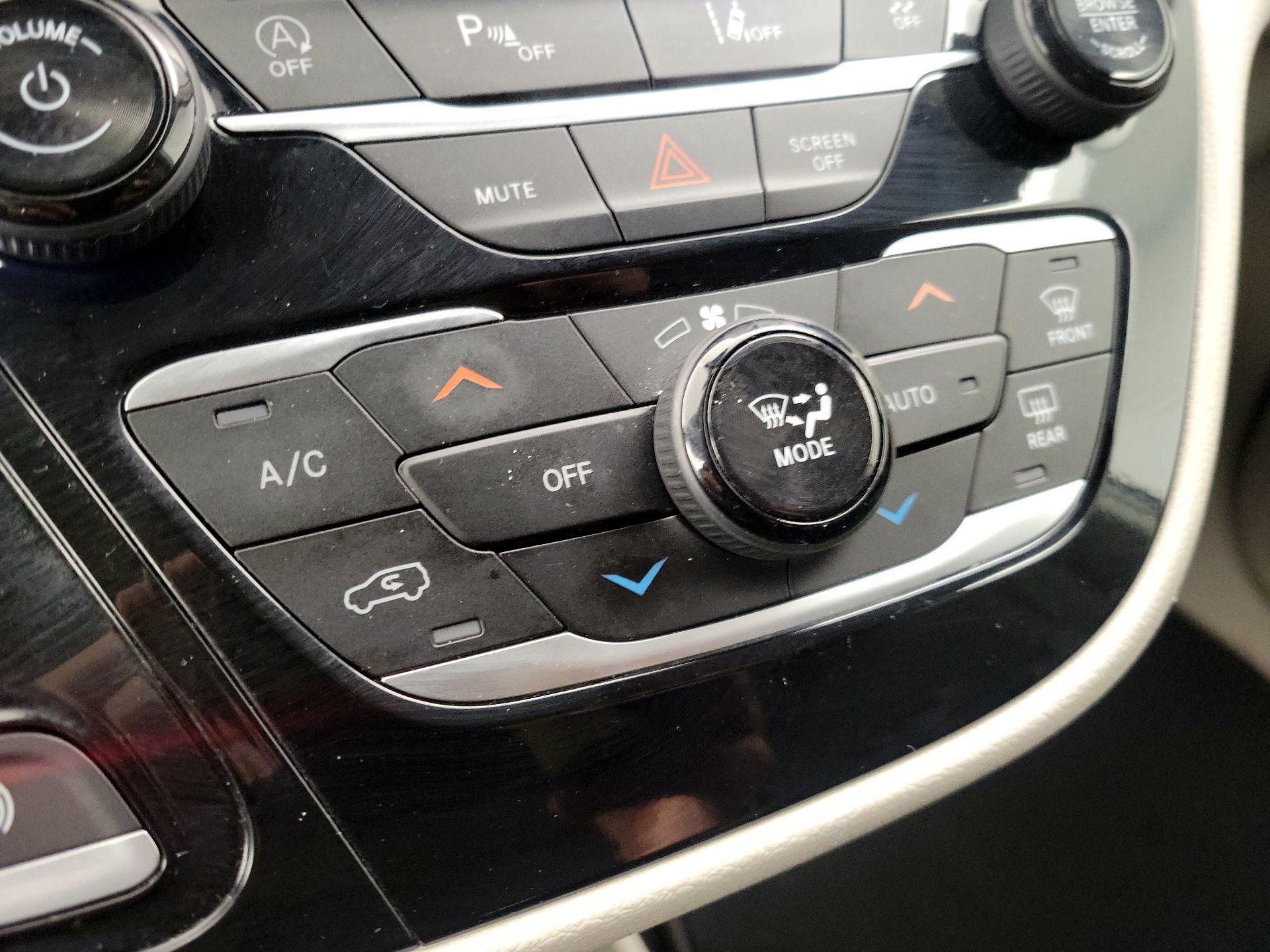 Thumbnail: 2024 Chrysler Pacifica - 16