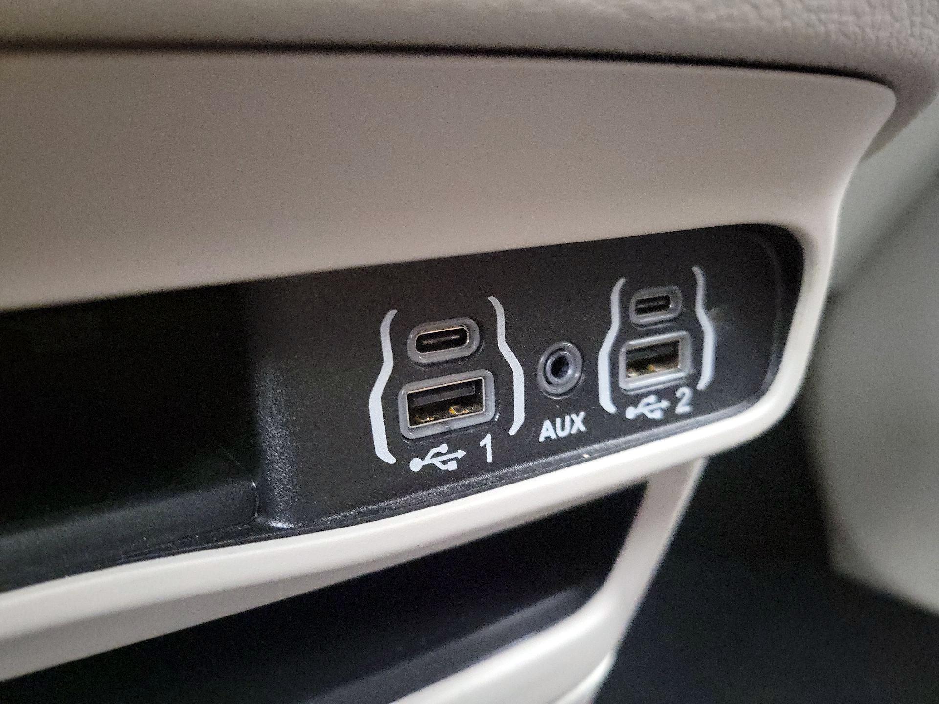 Thumbnail: 2024 Chrysler Pacifica - 18