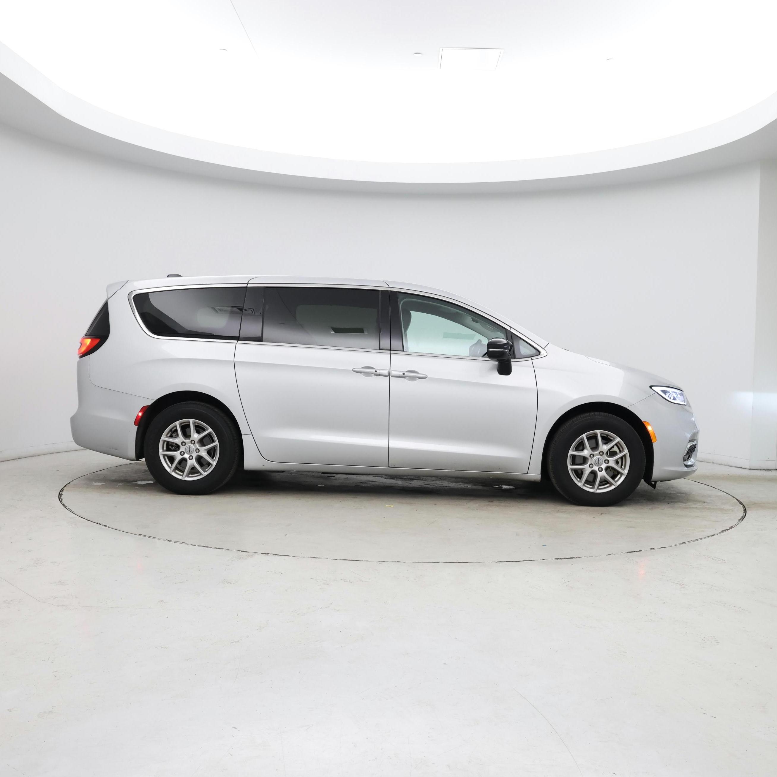 Thumbnail: 2024 Chrysler Pacifica - 7