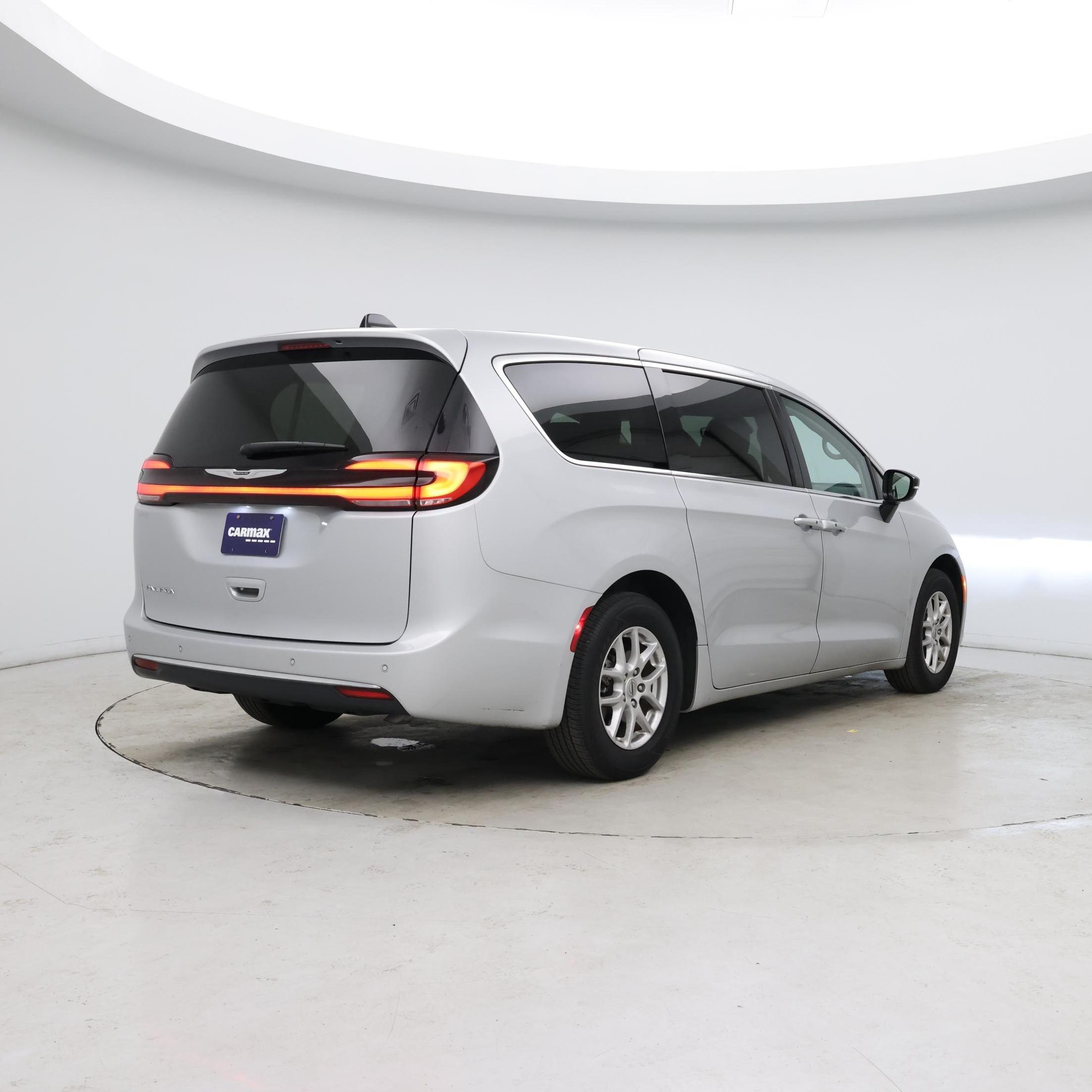 Thumbnail: 2024 Chrysler Pacifica - 8