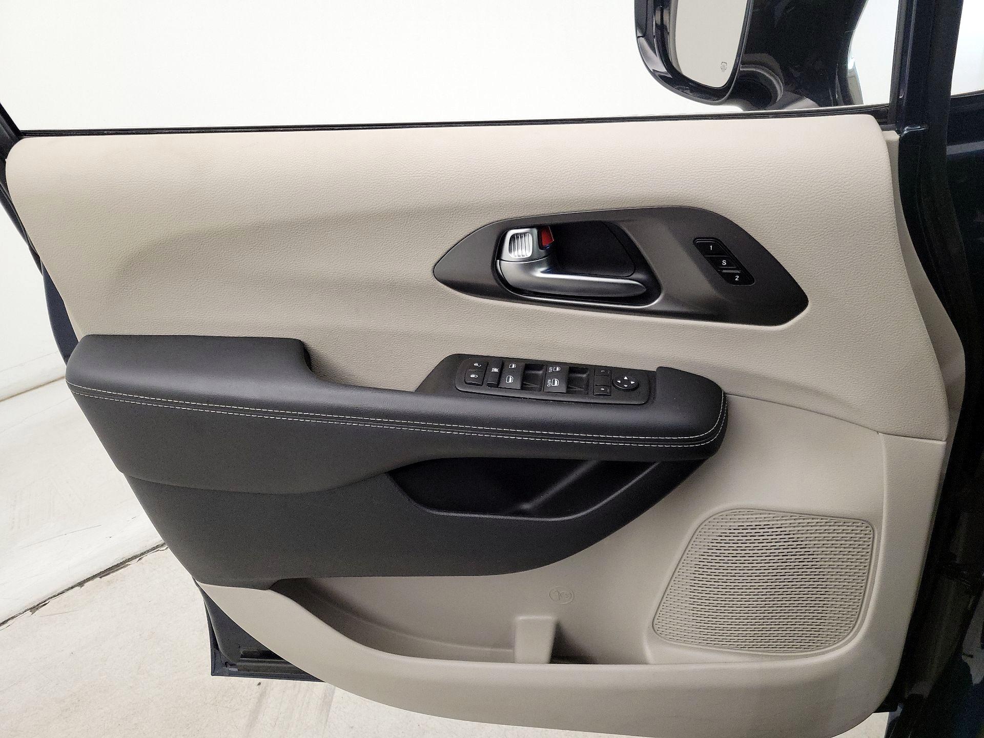 Thumbnail: 2024 Chrysler Pacifica - 12