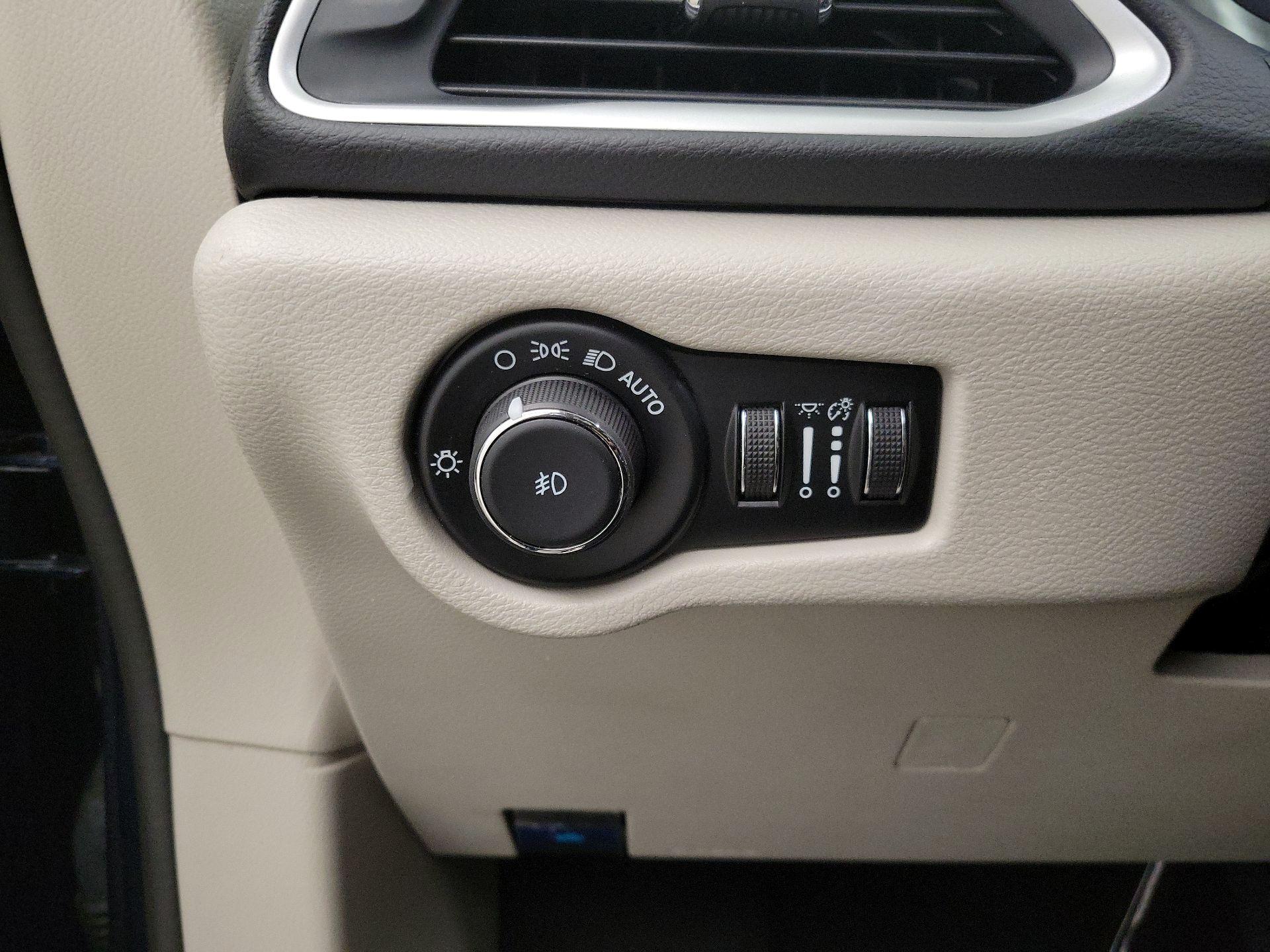 Thumbnail: 2024 Chrysler Pacifica - 13