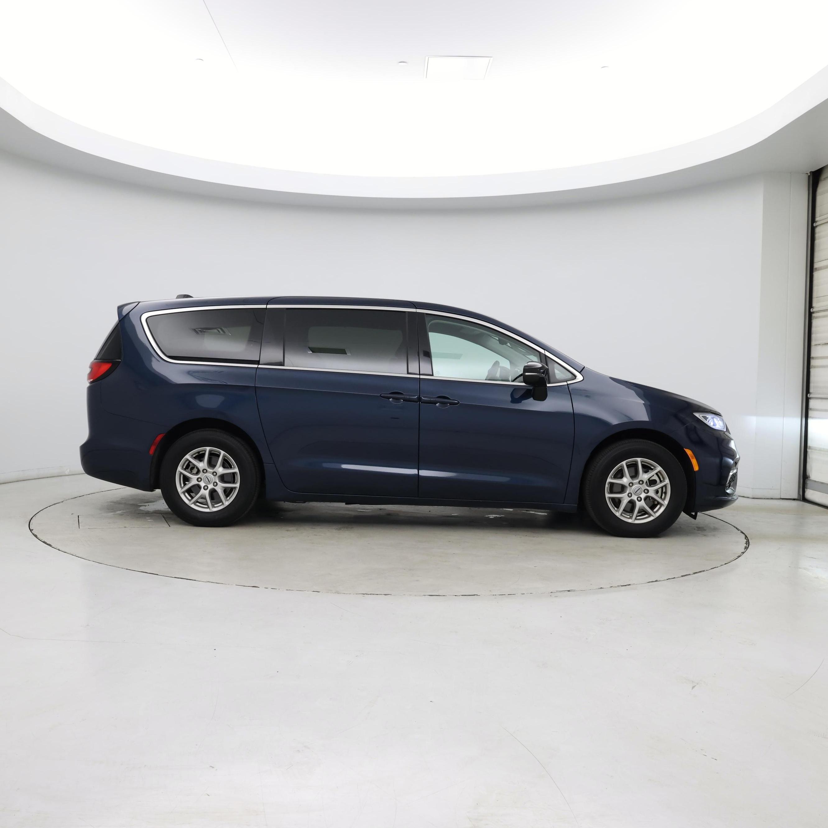 Thumbnail: 2024 Chrysler Pacifica - 7