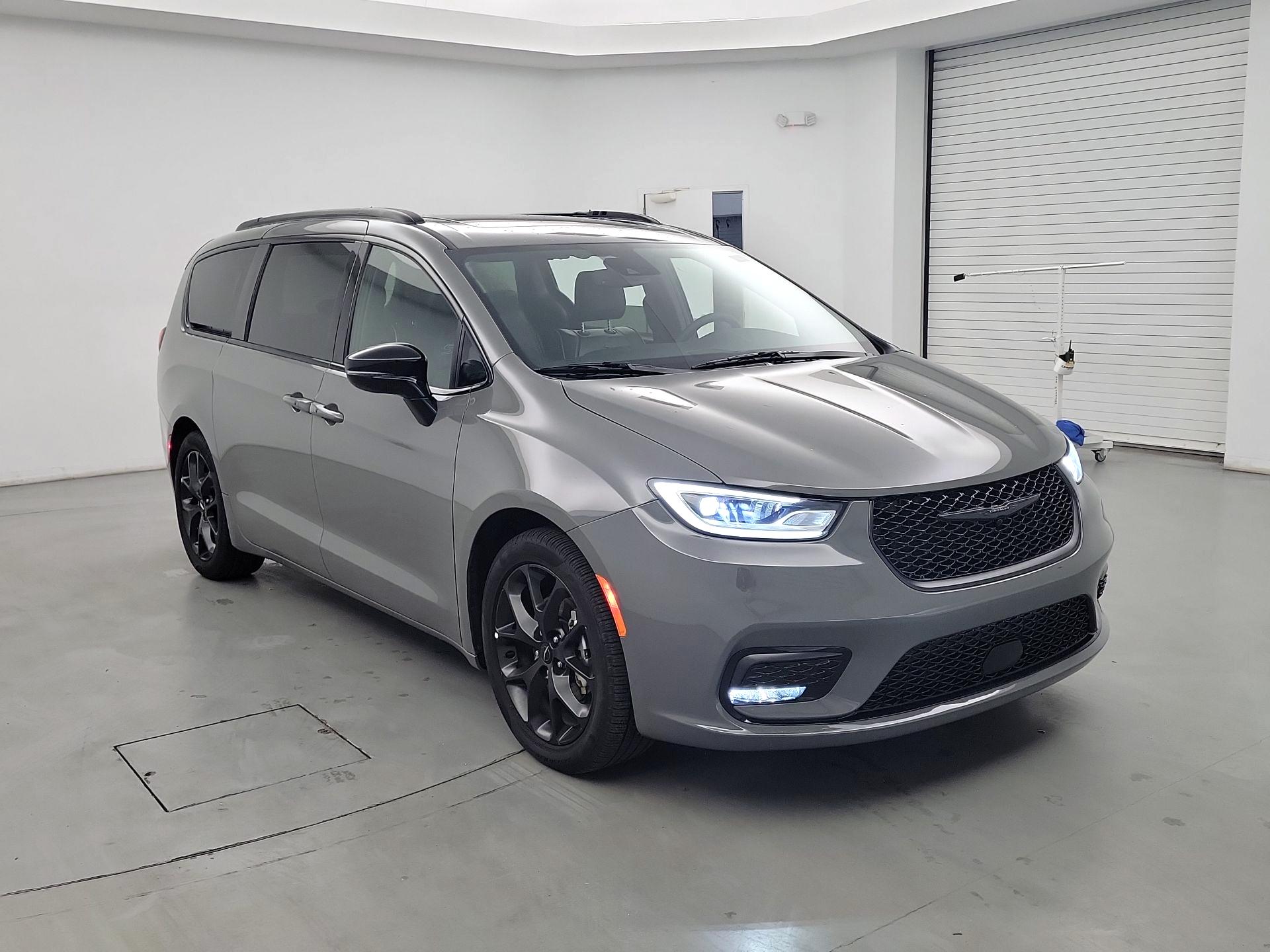 Thumbnail: 2025 Chrysler Pacifica - 1