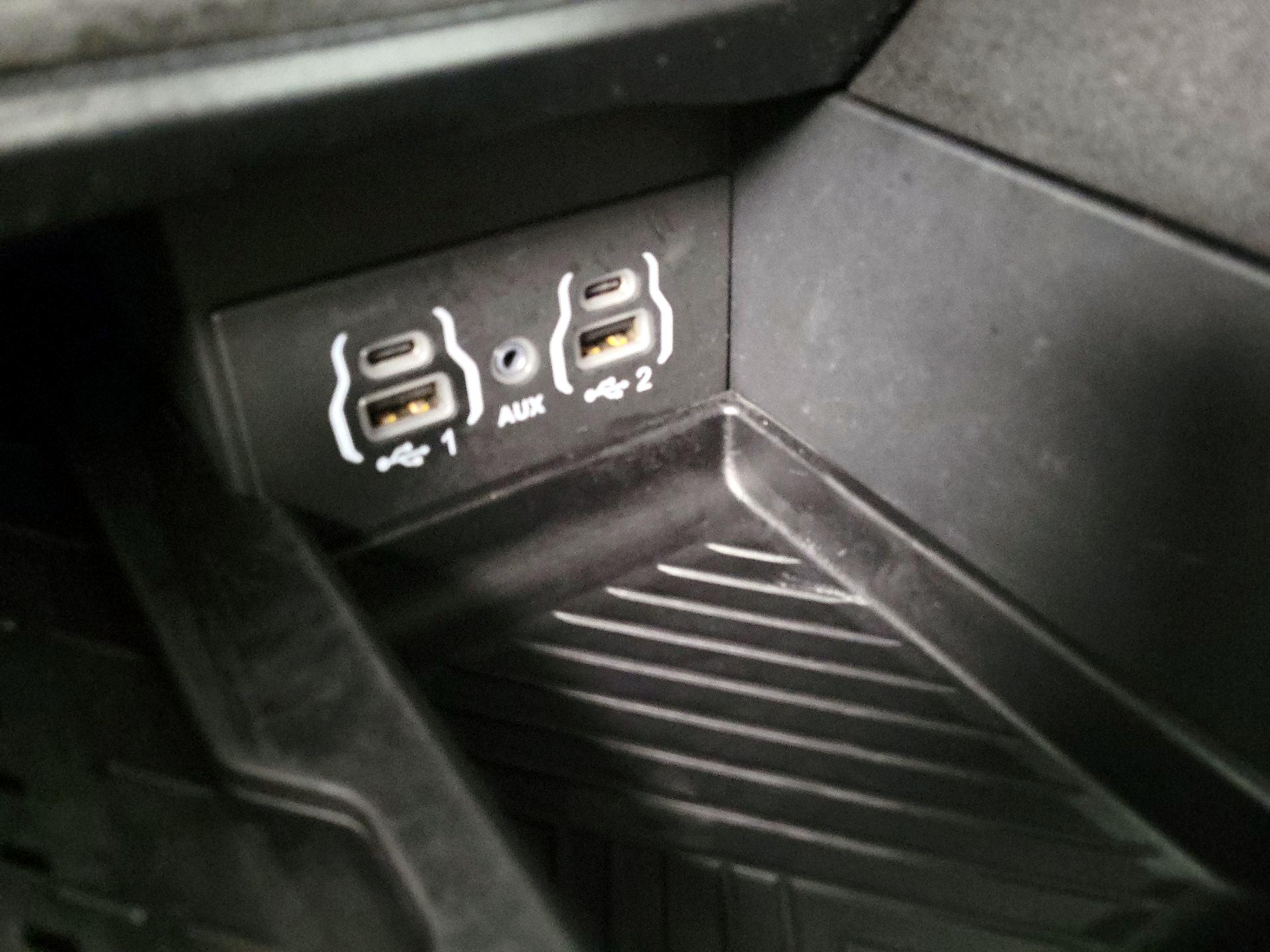 Thumbnail: 2025 Chrysler Pacifica - 17