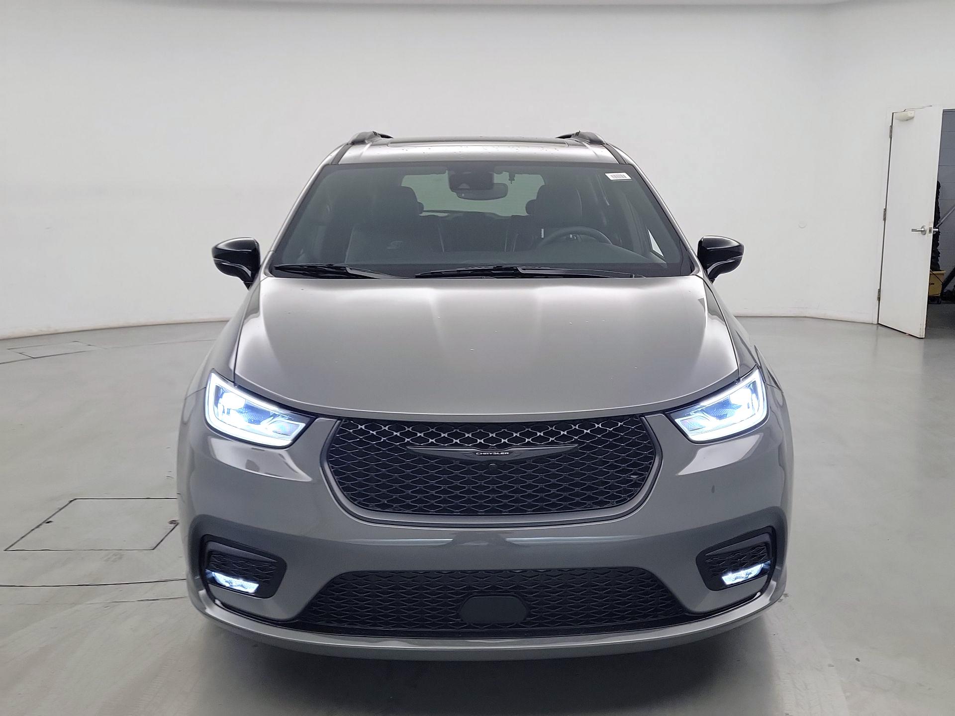 Thumbnail: 2025 Chrysler Pacifica - 2