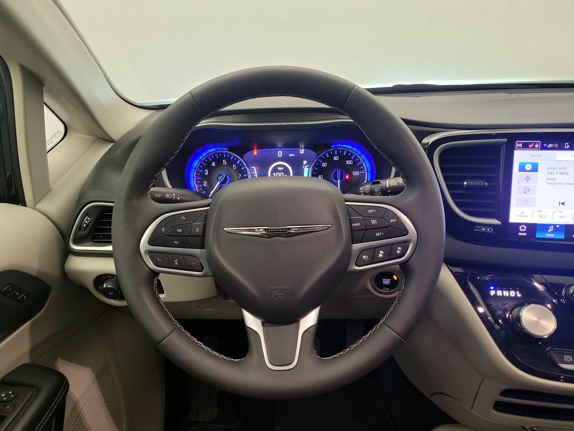 Thumbnail: 2024 Chrysler Pacifica - 10