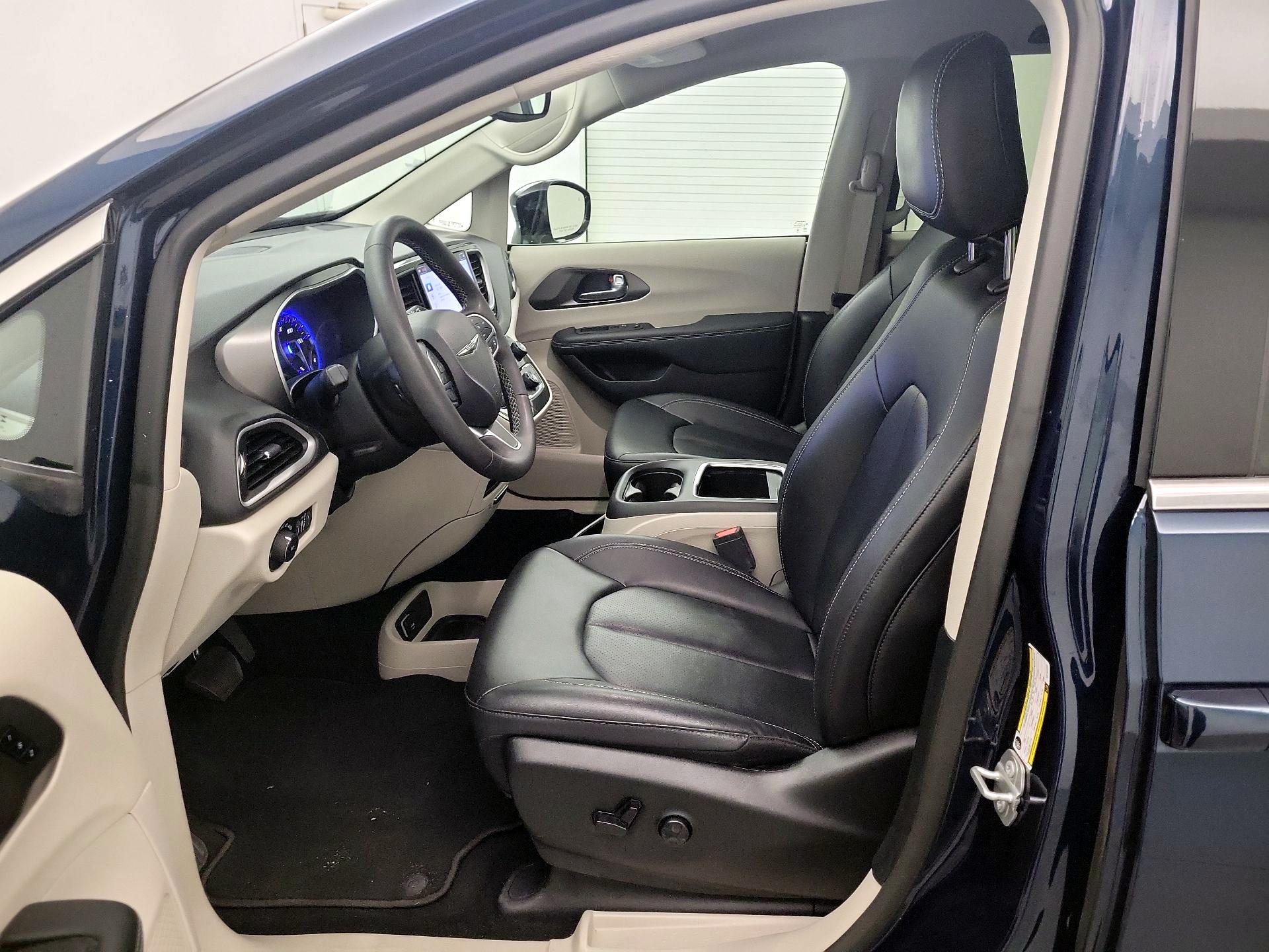 Thumbnail: 2024 Chrysler Pacifica - 11