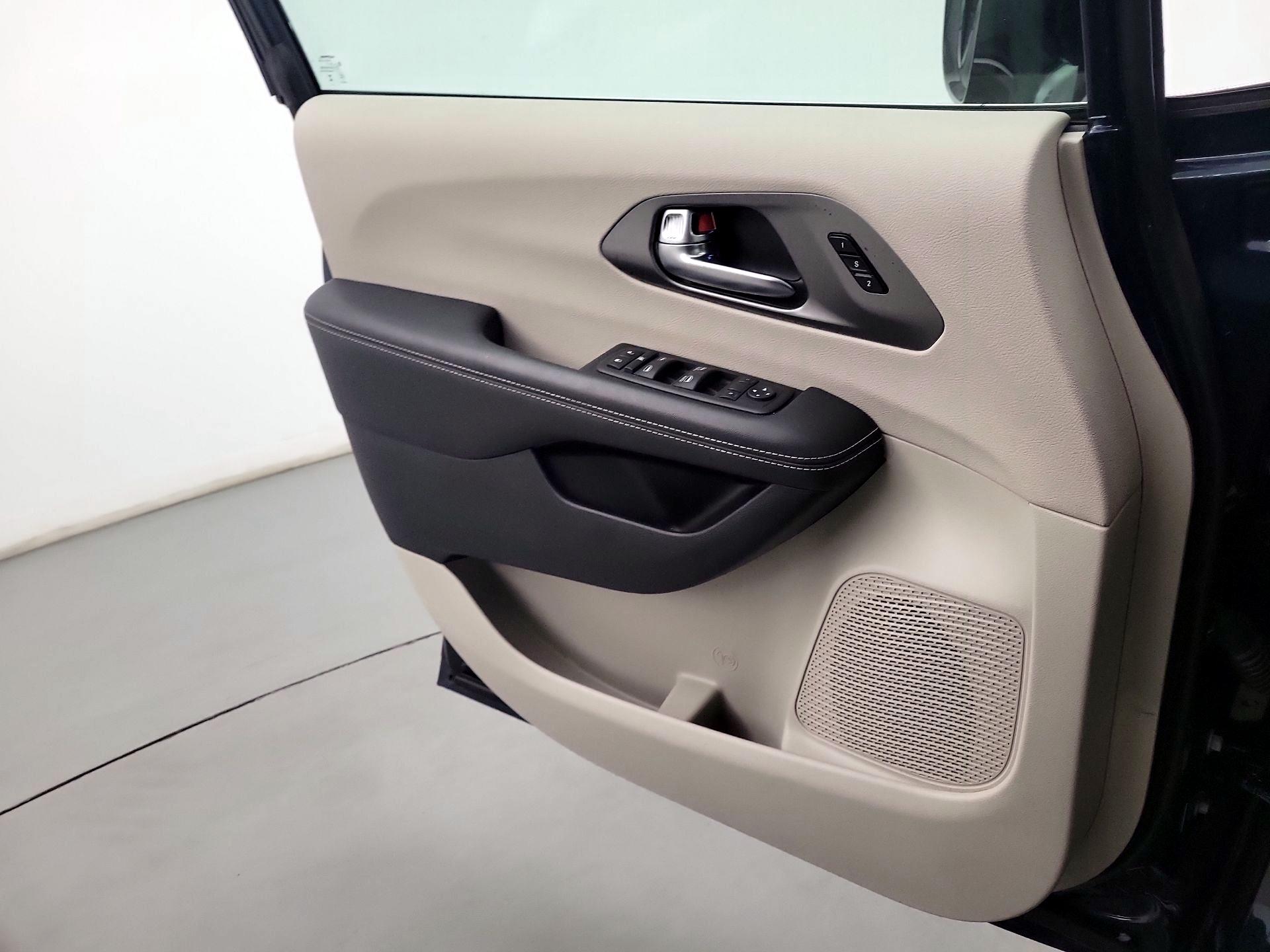 Thumbnail: 2024 Chrysler Pacifica - 12