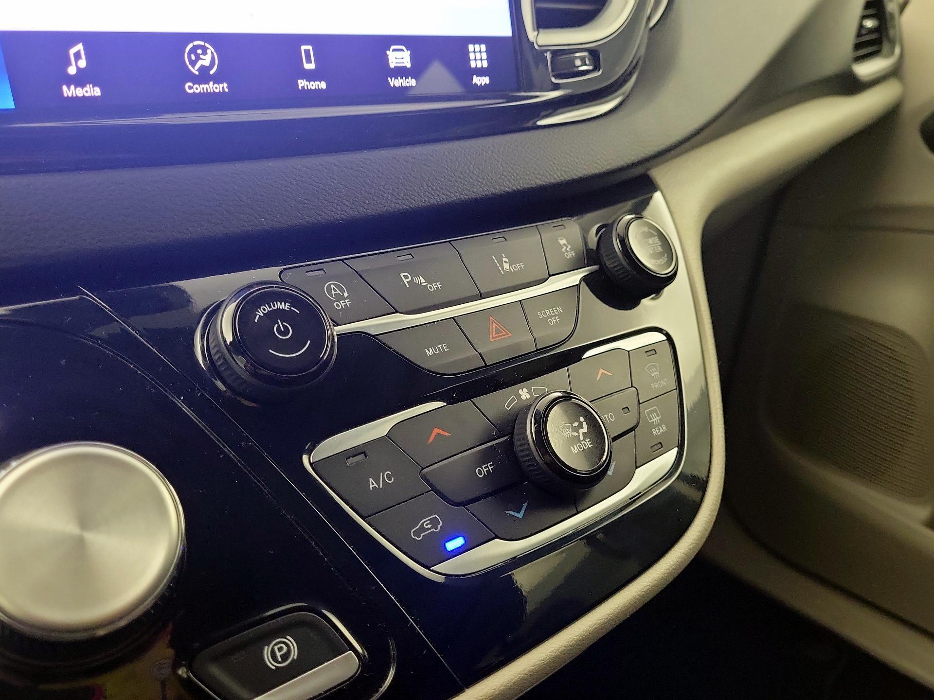 Thumbnail: 2024 Chrysler Pacifica - 16