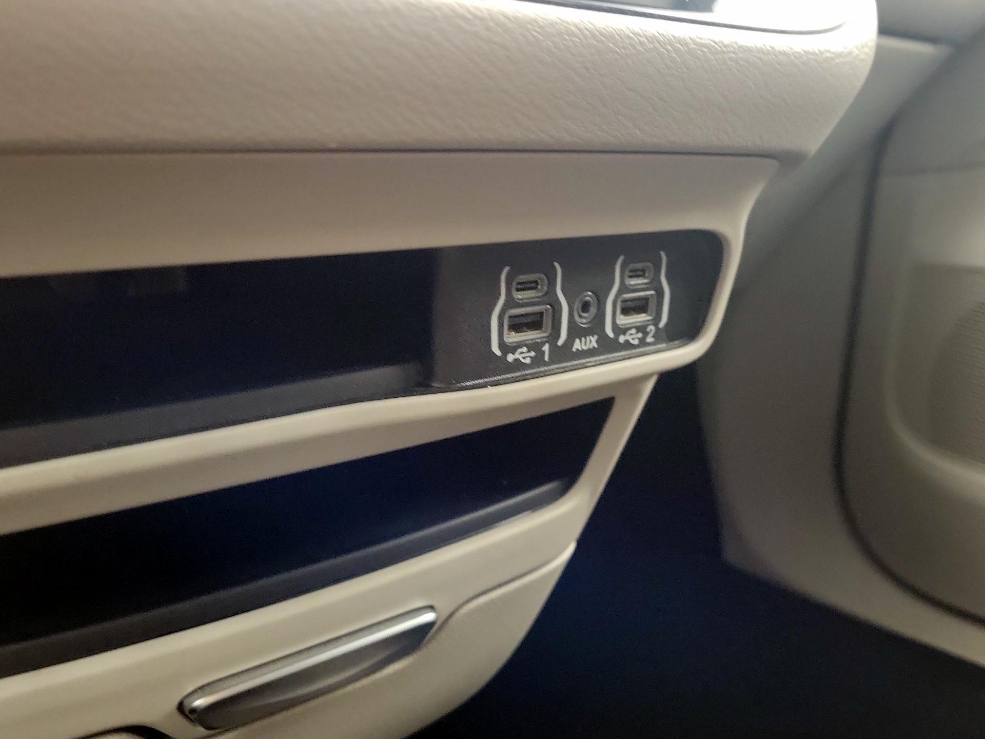 Thumbnail: 2024 Chrysler Pacifica - 18