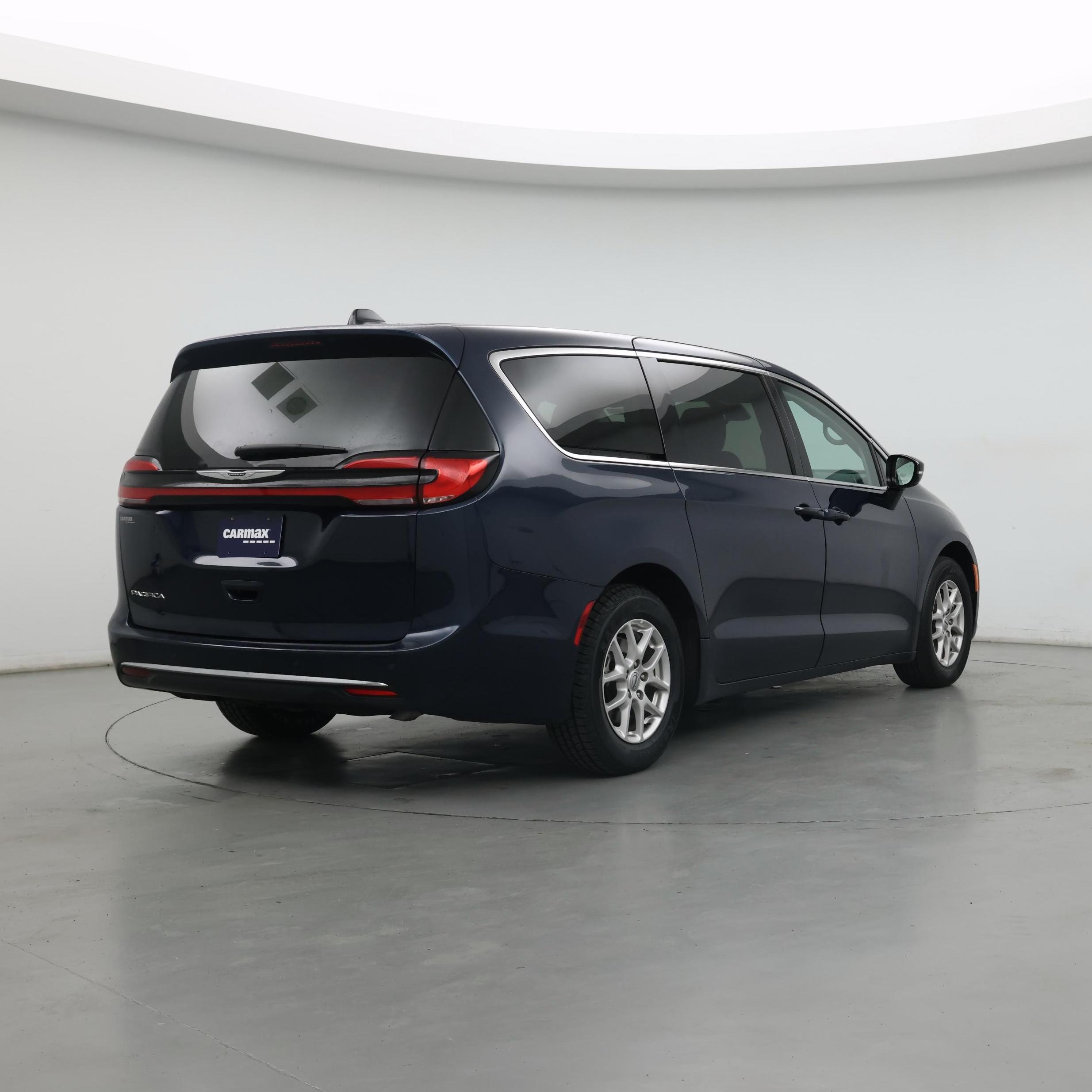 Thumbnail: 2024 Chrysler Pacifica - 8