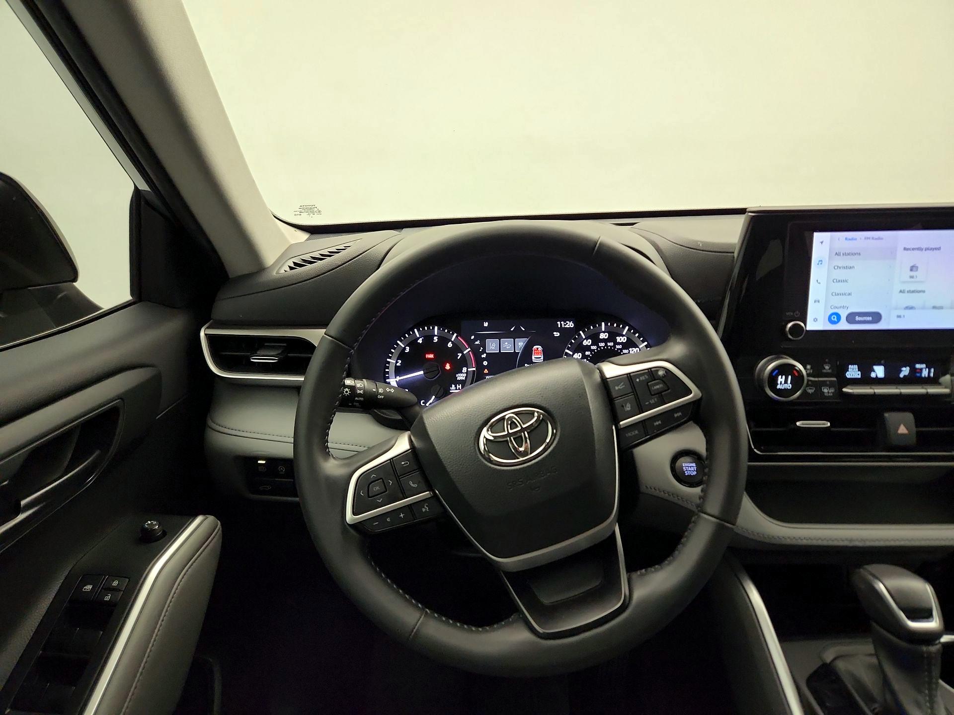 Thumbnail: 2023 Toyota Highlander - 10