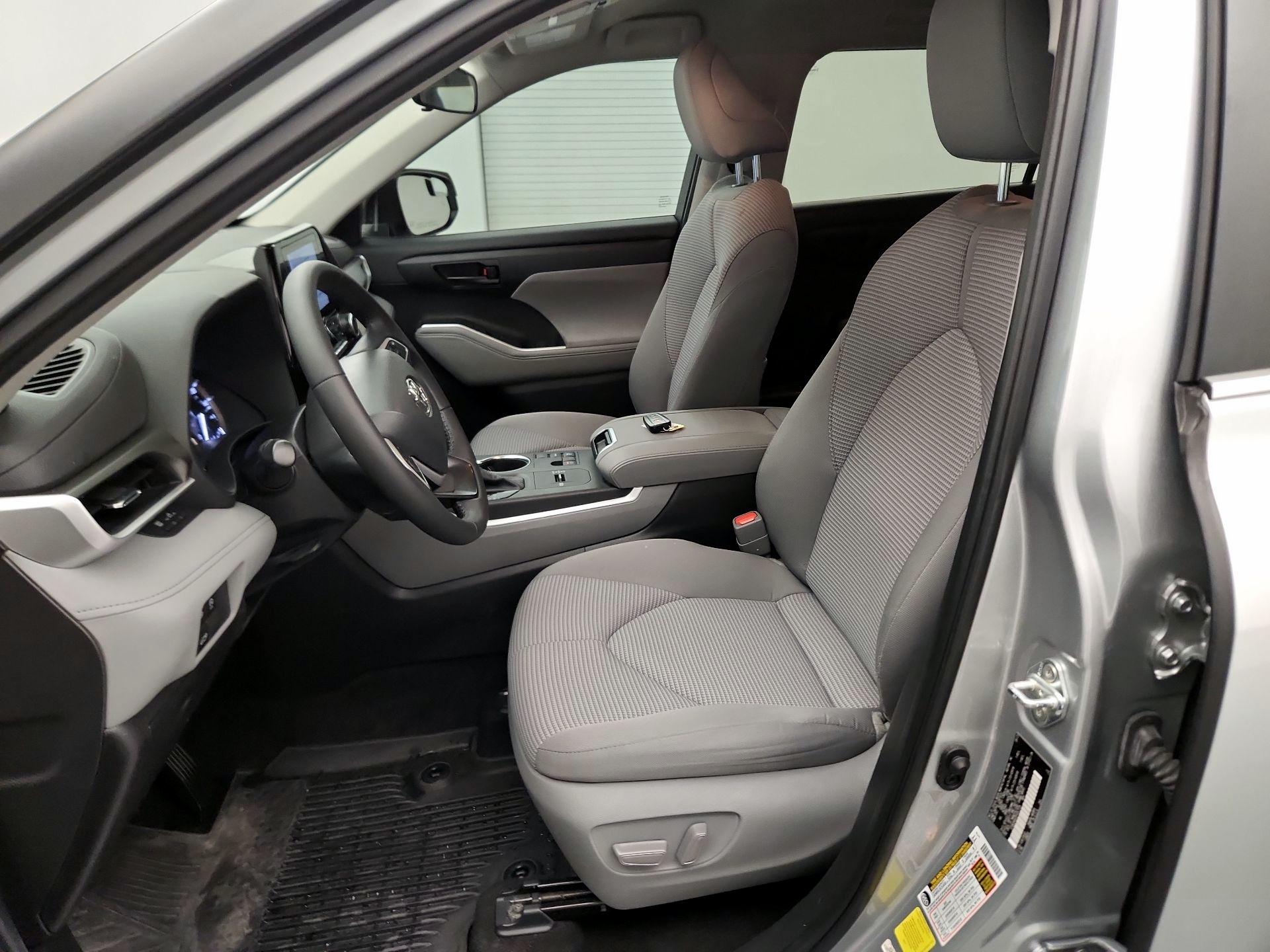 Thumbnail: 2023 Toyota Highlander - 11