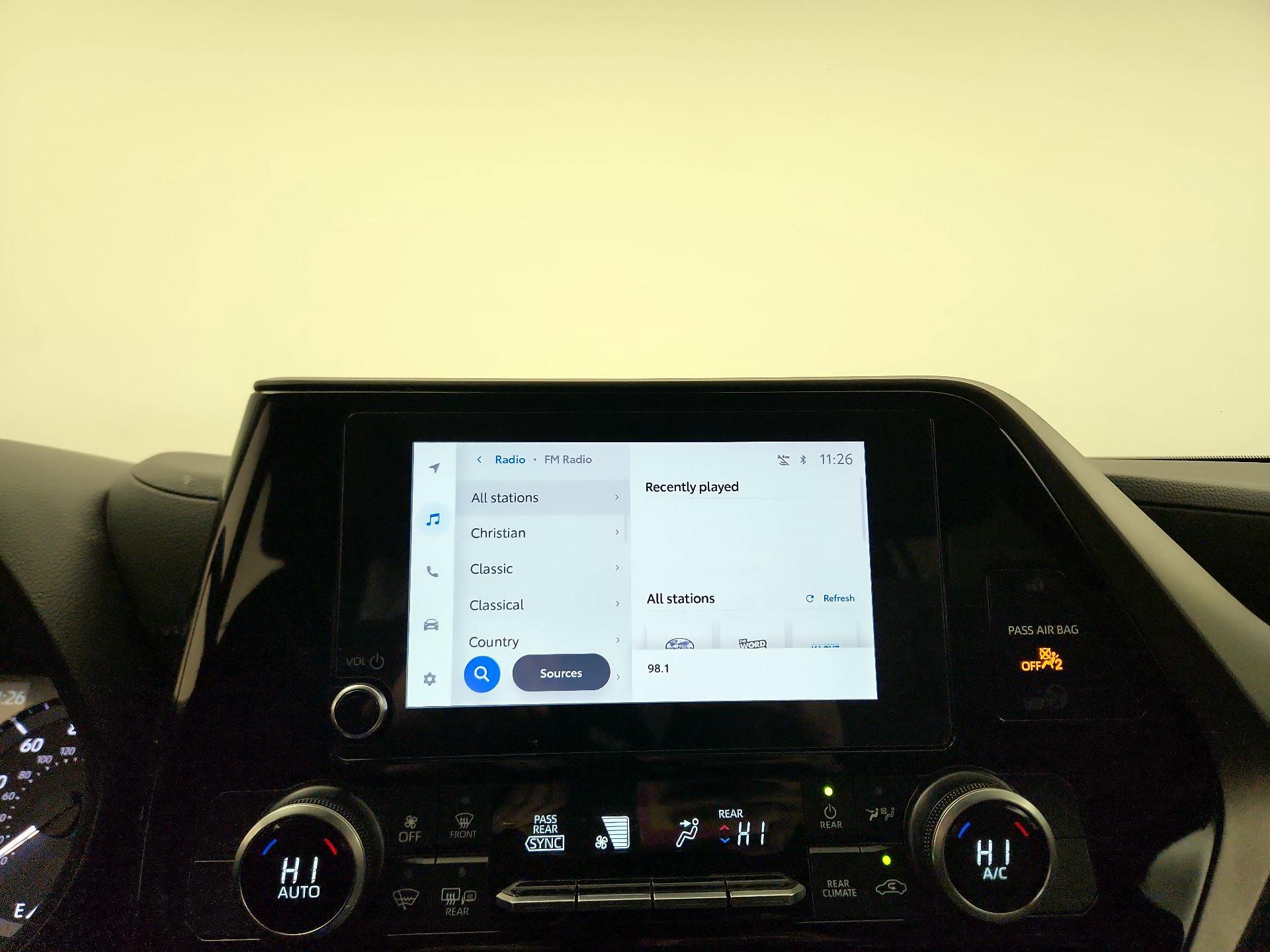 Thumbnail: 2023 Toyota Highlander - 15