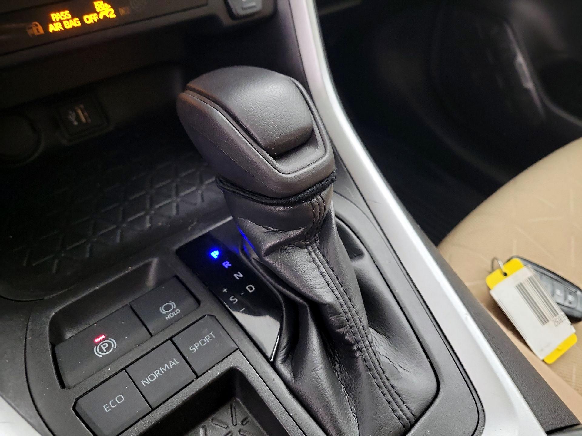 Thumbnail: 2023 Toyota RAV4 - 17