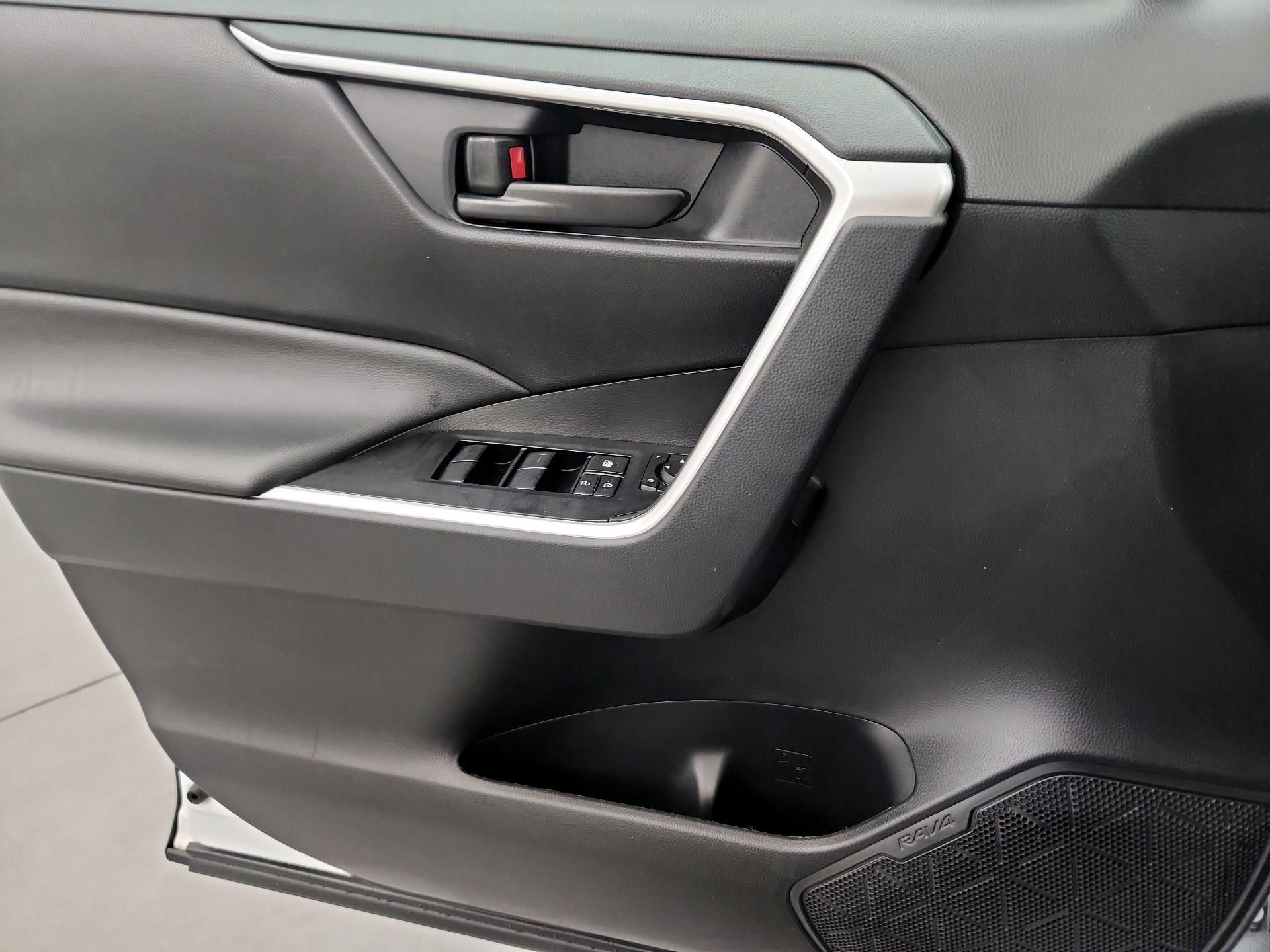 Thumbnail: 2025 Toyota RAV4 - 12