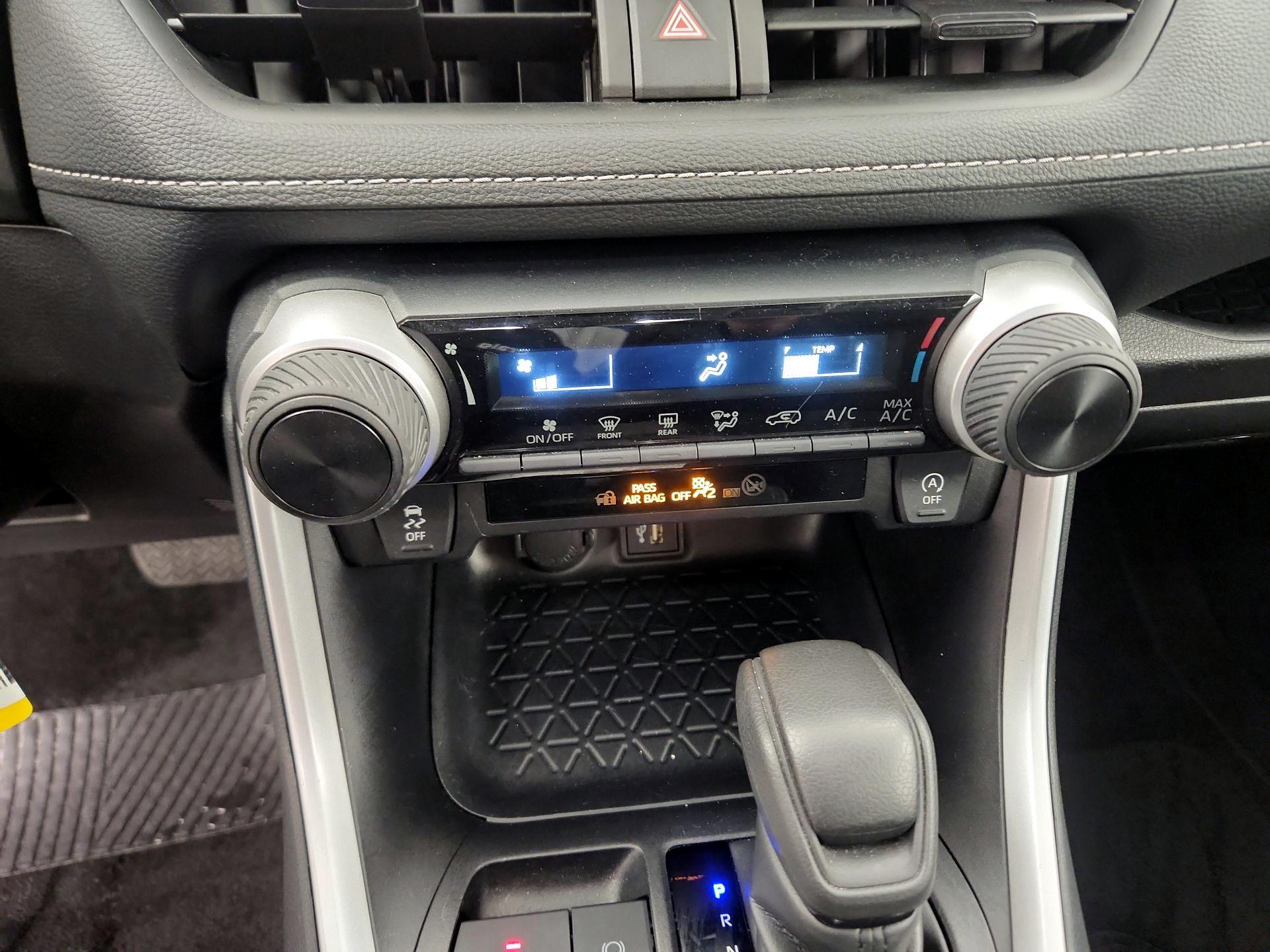 Thumbnail: 2025 Toyota RAV4 - 16