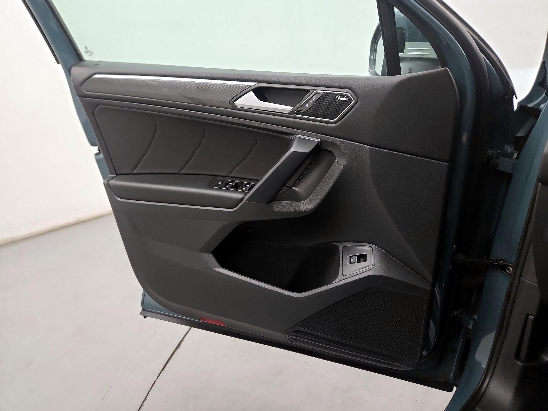 Thumbnail: 2021 Volkswagen Tiguan - 10