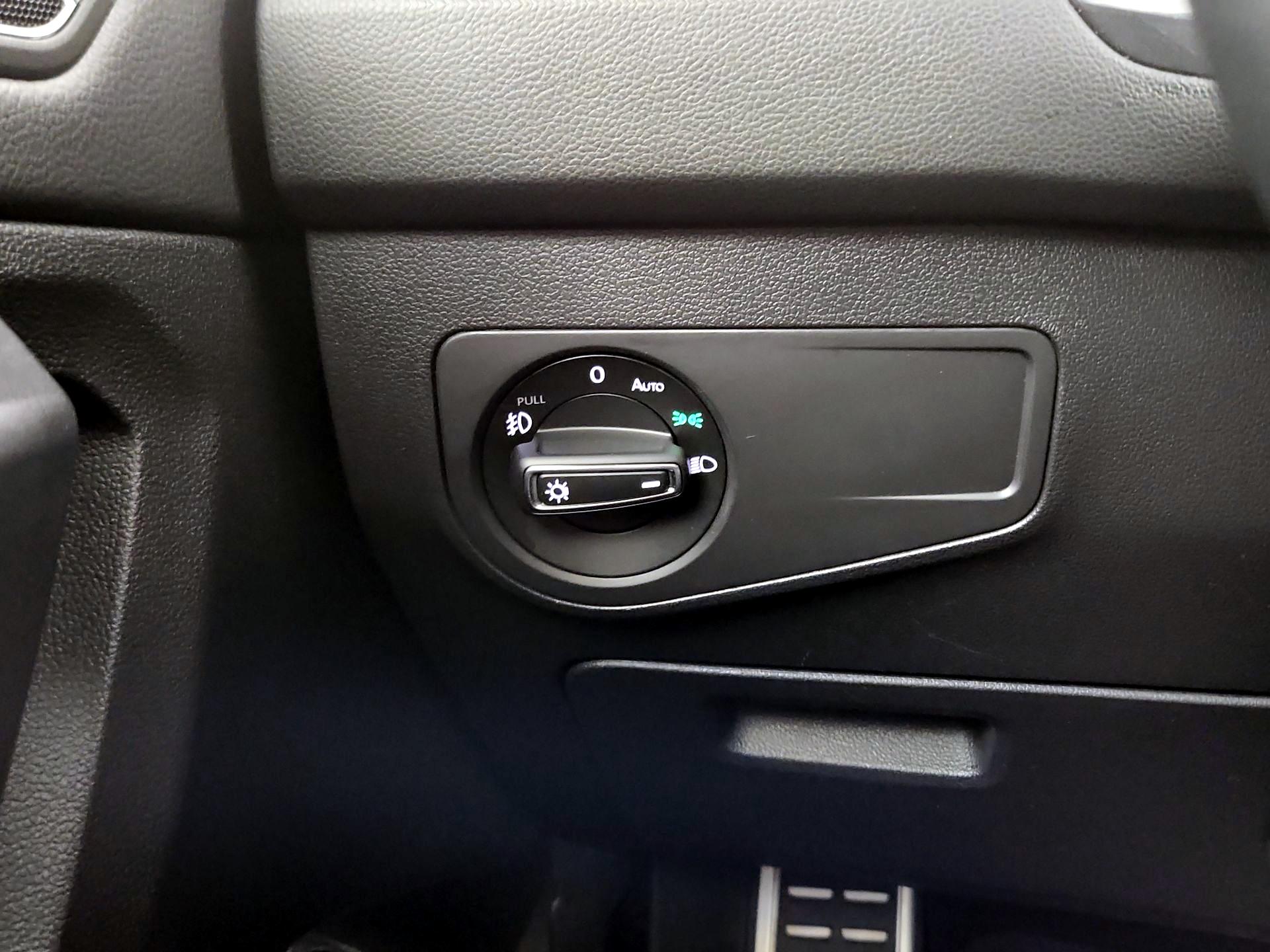 Thumbnail: 2021 Volkswagen Tiguan - 11