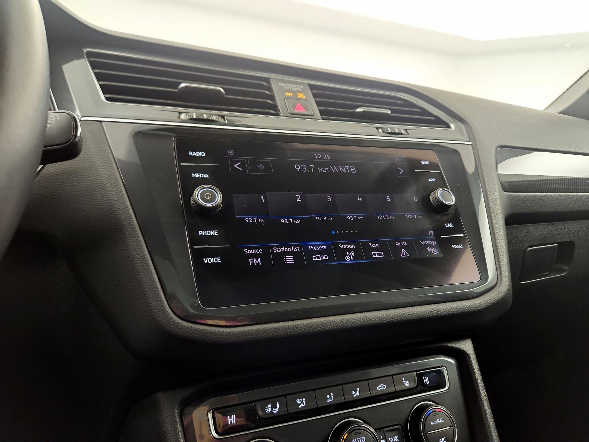 Thumbnail: 2021 Volkswagen Tiguan - 14