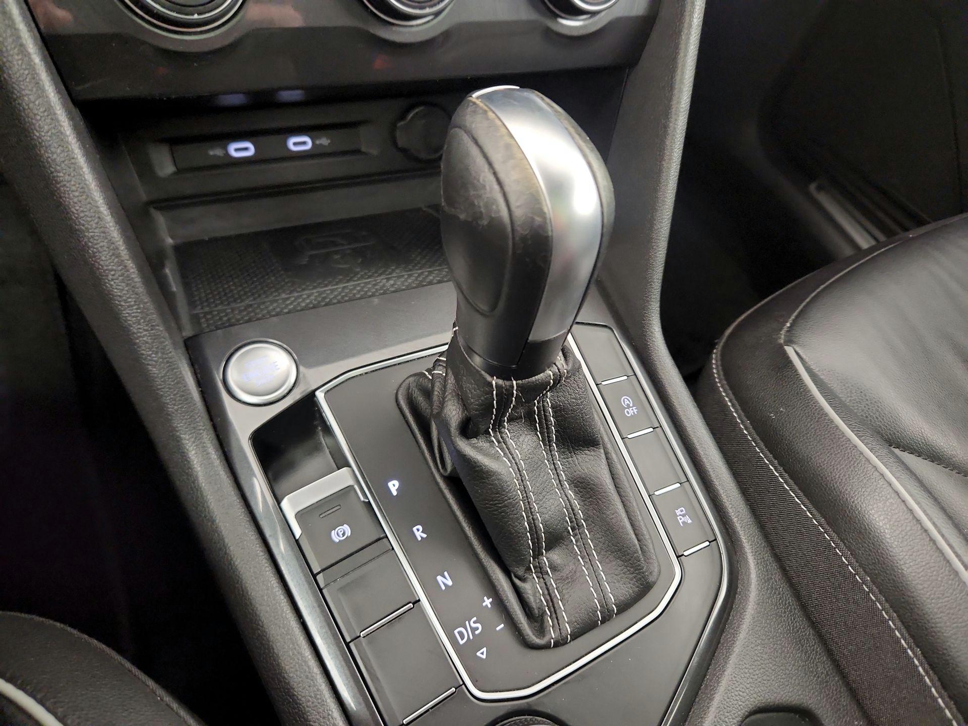 Thumbnail: 2021 Volkswagen Tiguan - 16