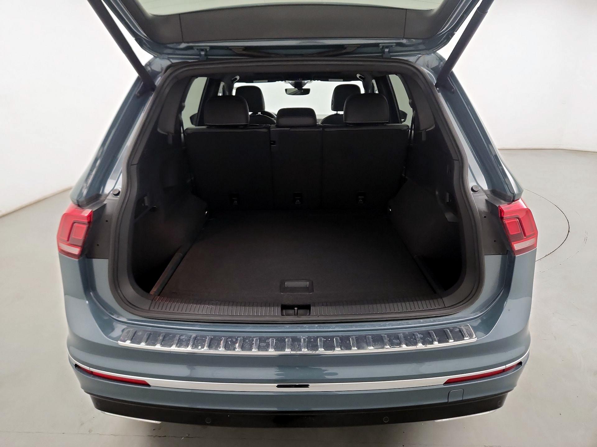 Thumbnail: 2021 Volkswagen Tiguan - 20