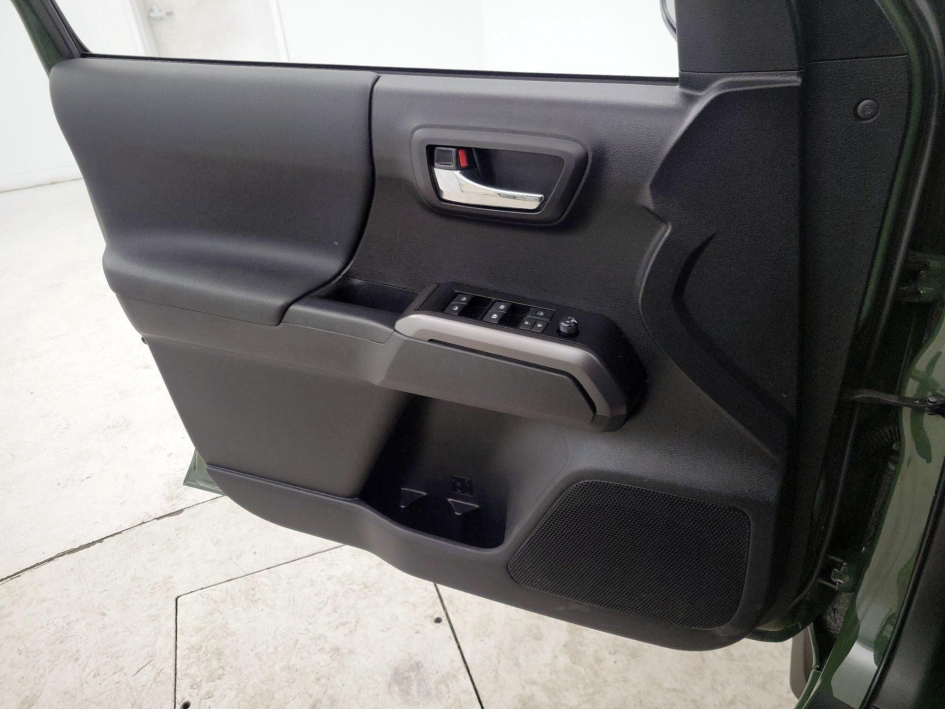 Thumbnail: 2022 Toyota Tacoma - 12